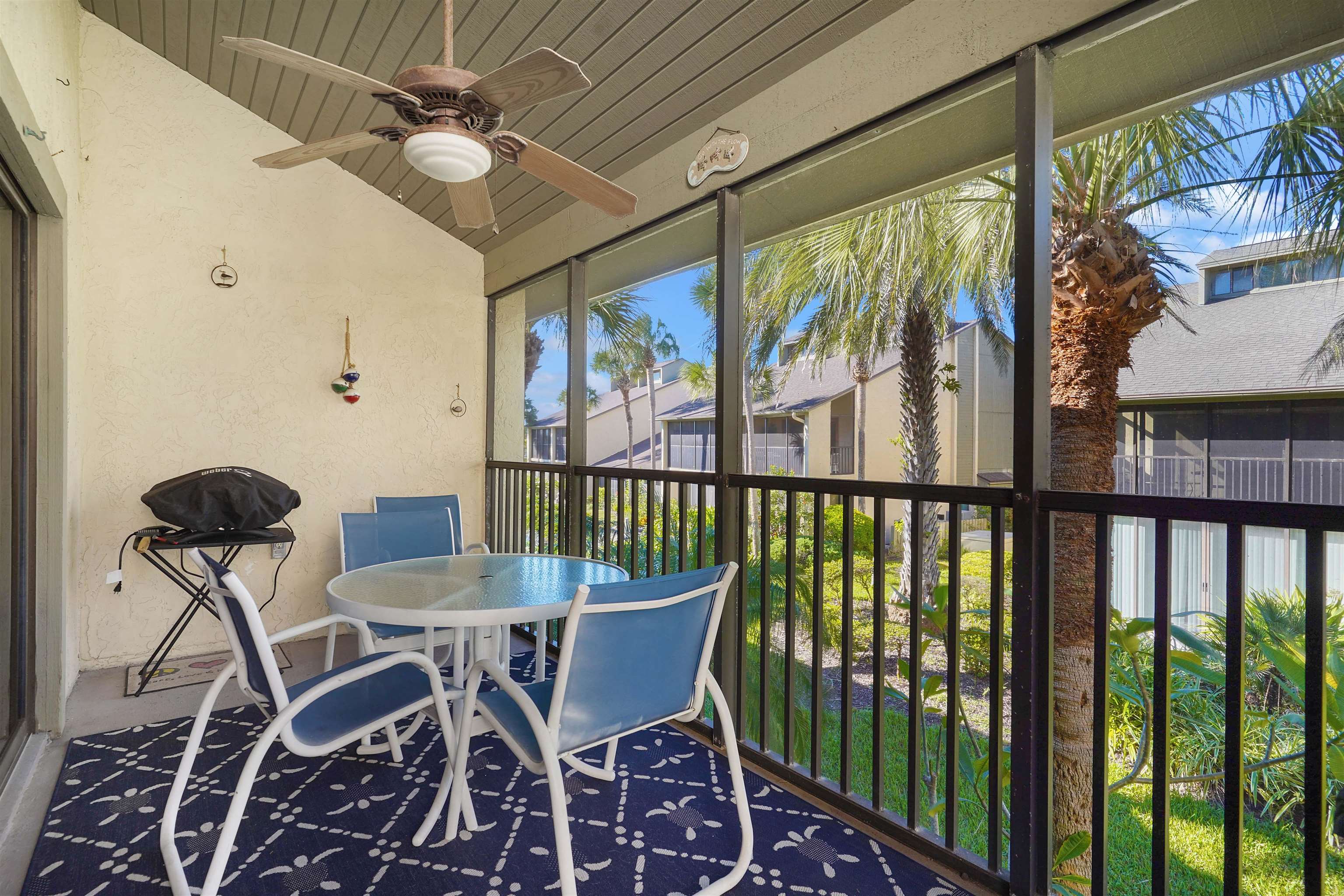 Image 25 of 33 For 69 Village Las Palmas Cir