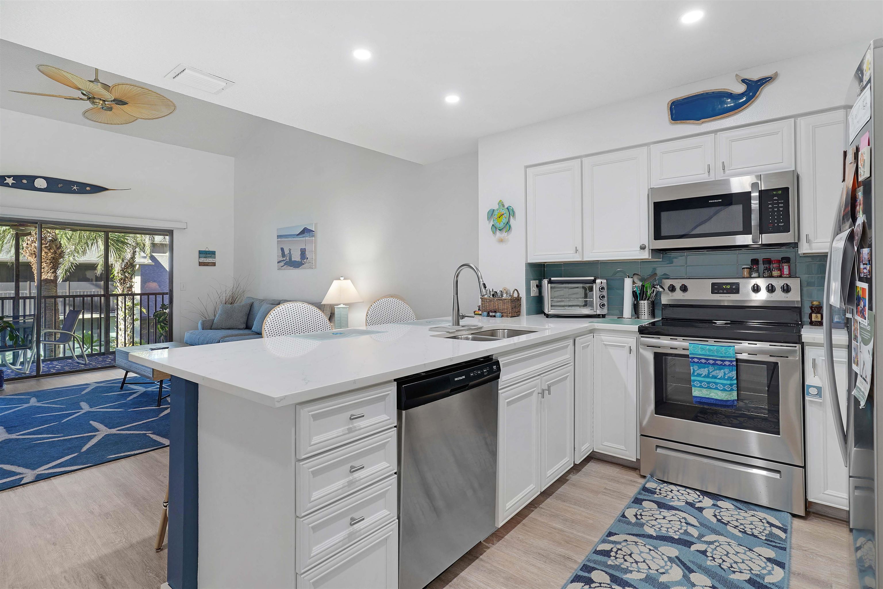 Image 4 of 33 For 69 Village Las Palmas Cir