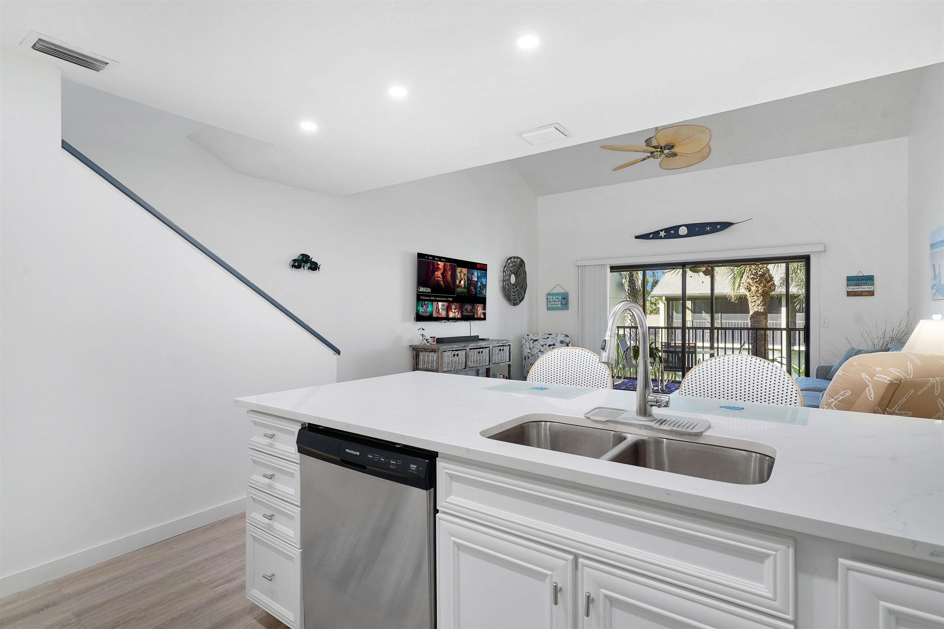 Image 5 of 33 For 69 Village Las Palmas Cir