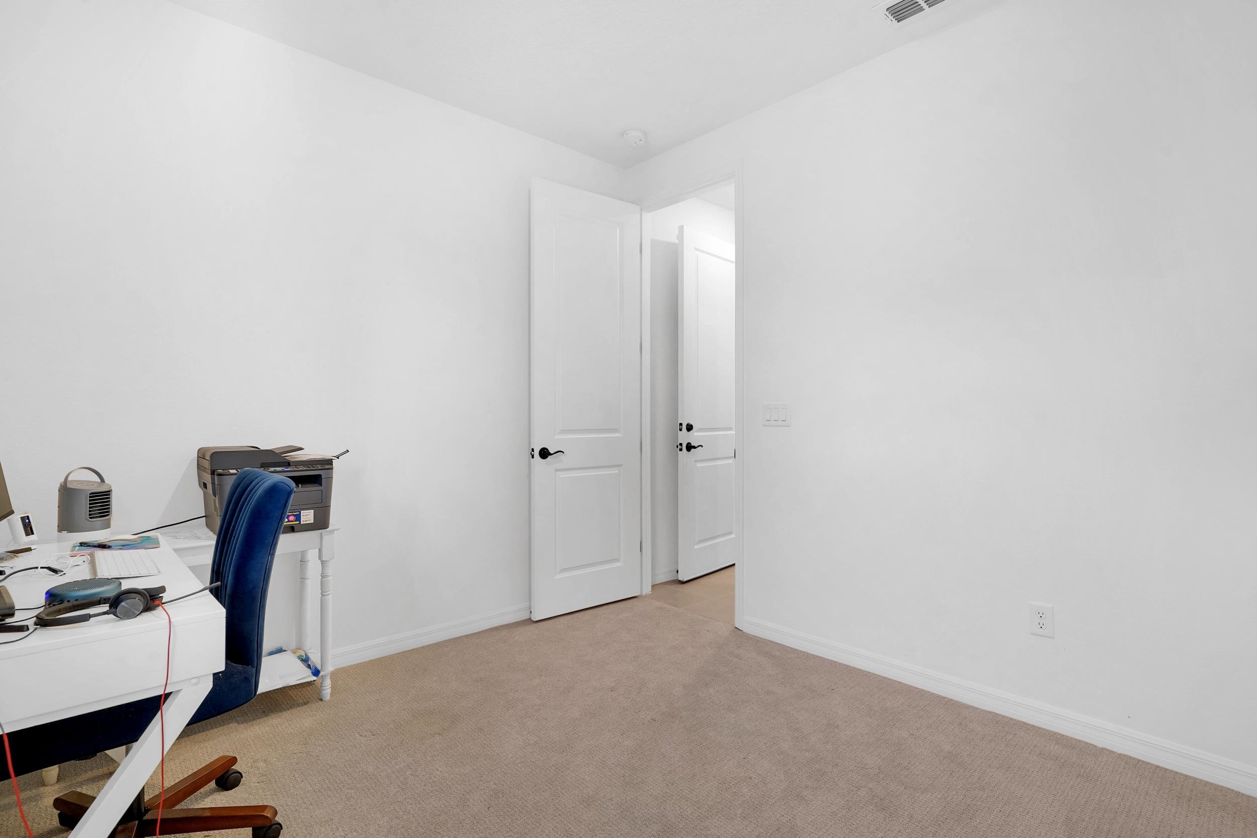 Image 17 of 38 For 127 Shell Creek Ct