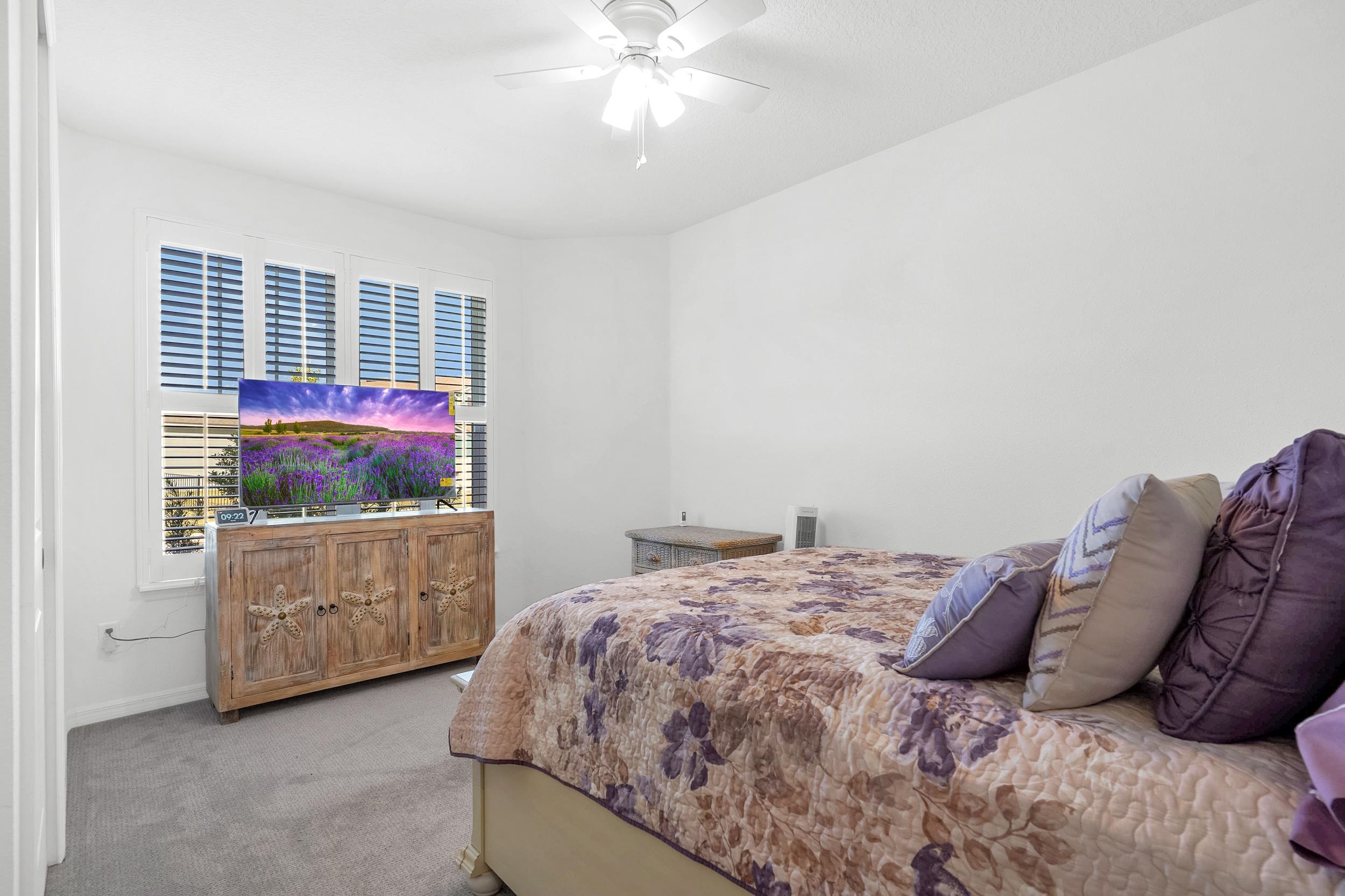 Image 24 of 38 For 127 Shell Creek Ct