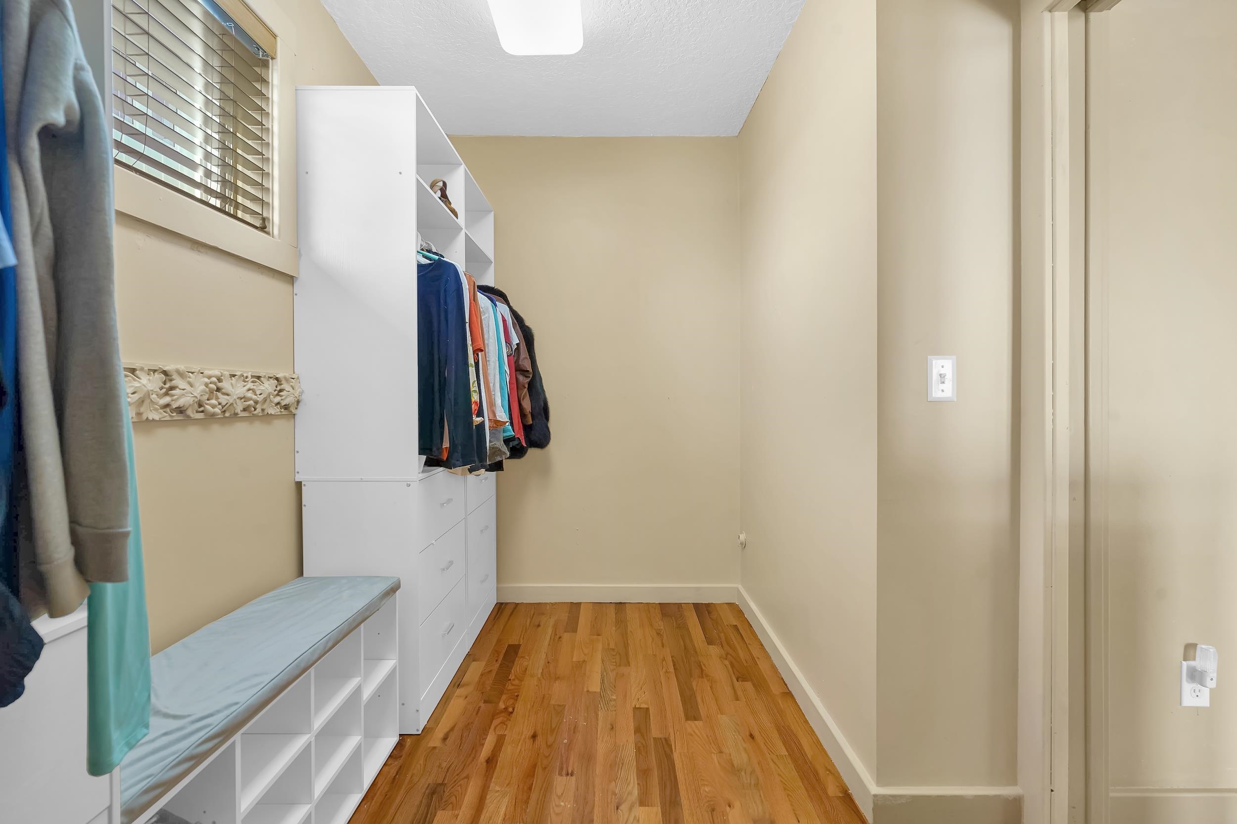 Image 36 of 73 For 9127 June Ln