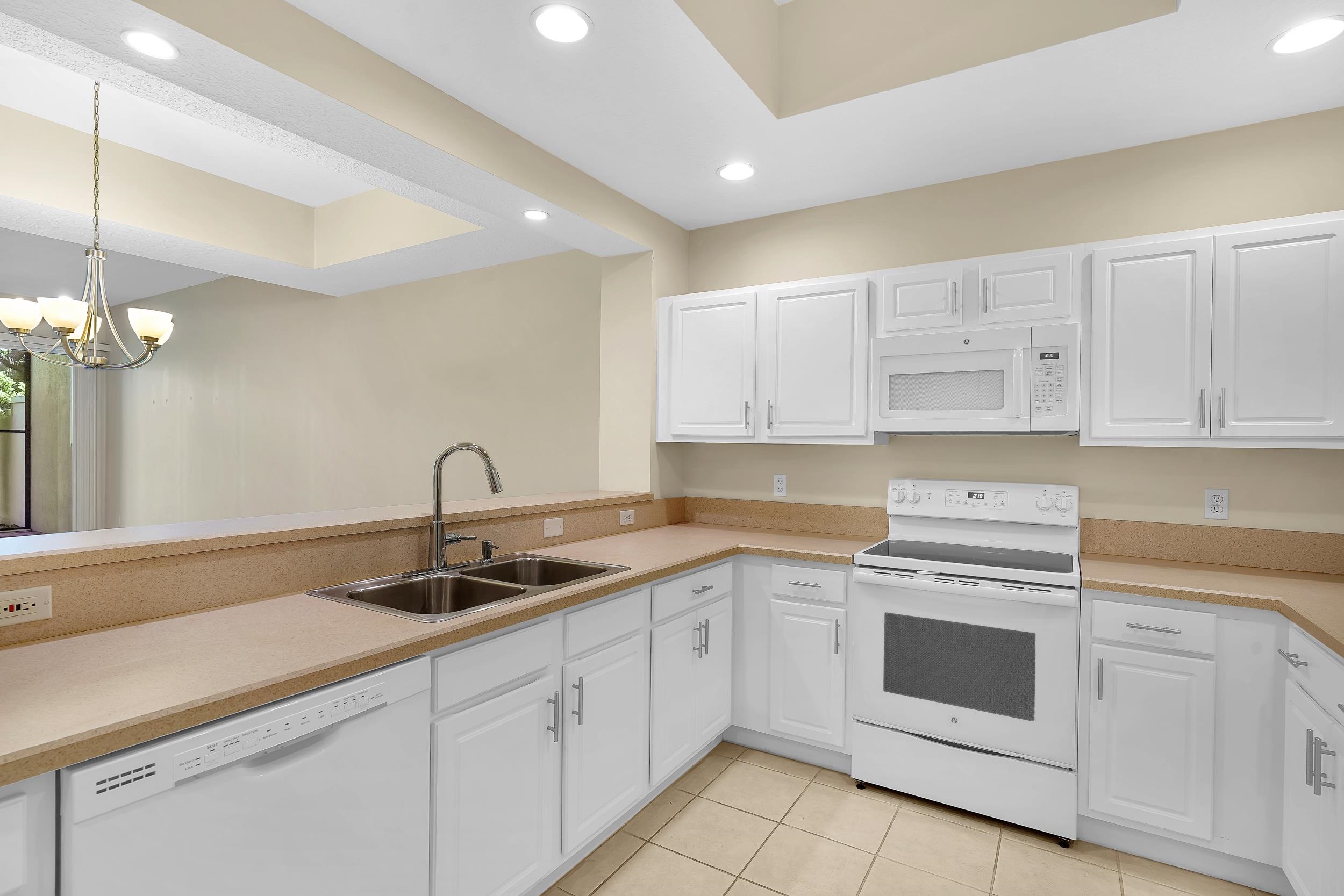 Image 13 of 44 For 1003 Makarios Dr