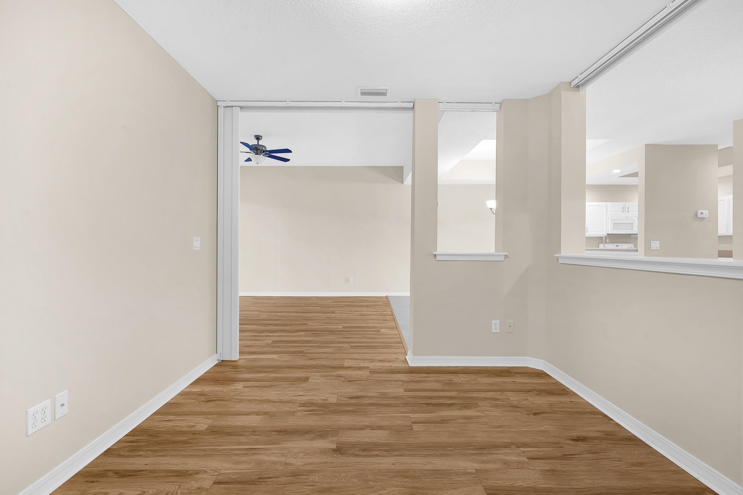 Image 19 of 44 For 1003 Makarios Dr