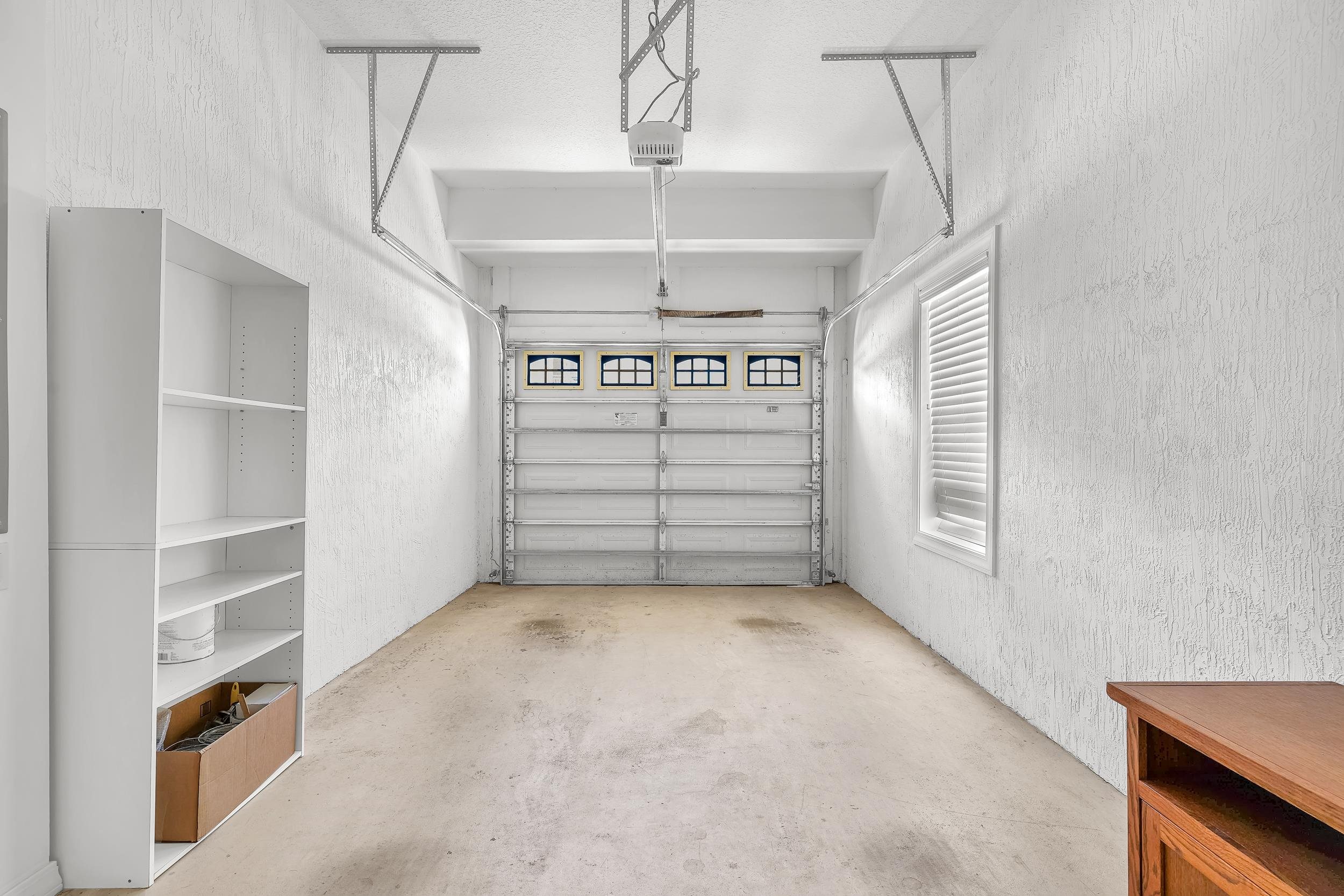 Image 36 of 44 For 1003 Makarios Dr