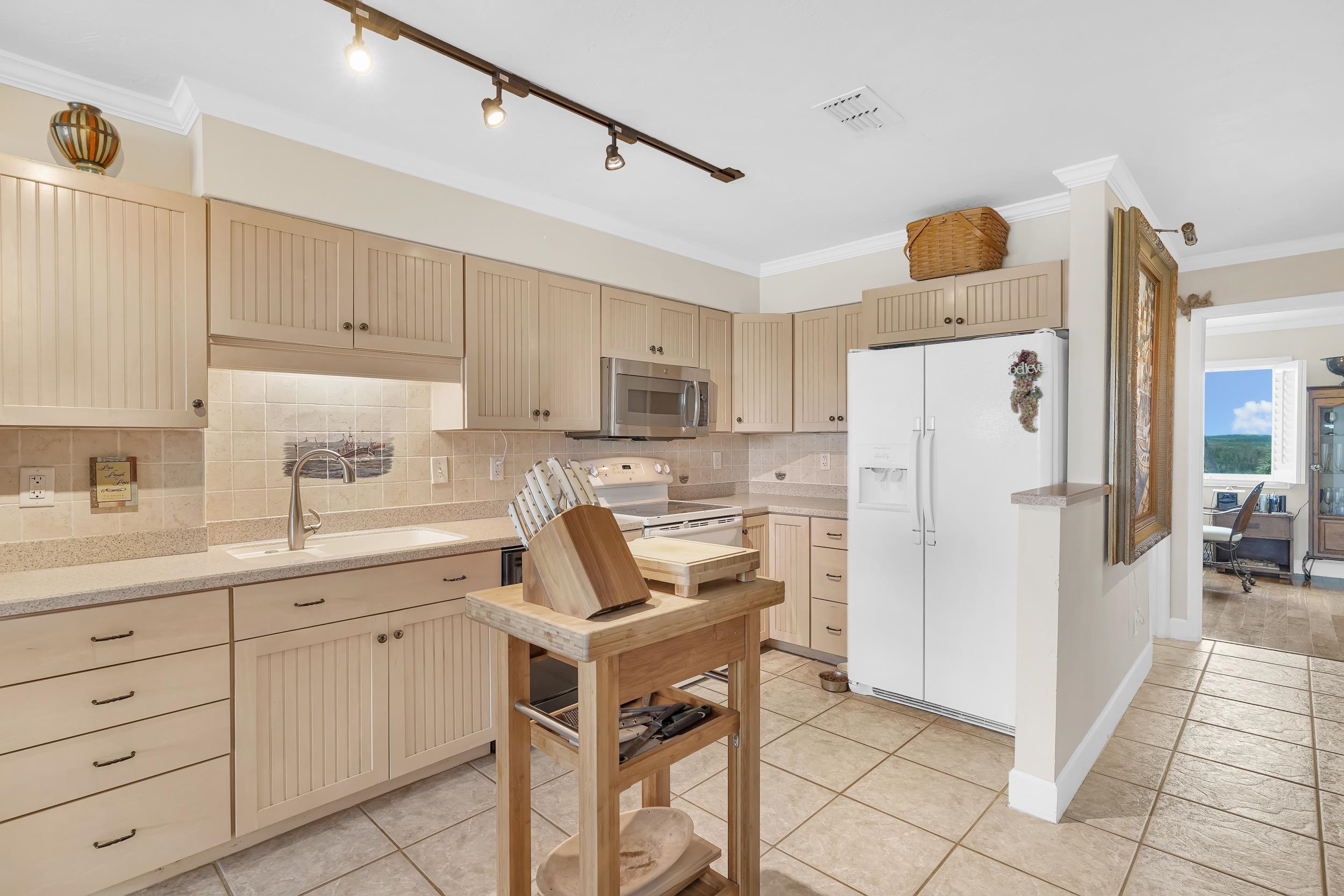 Image 12 of 39 For 3385 Coastal Hwy  1