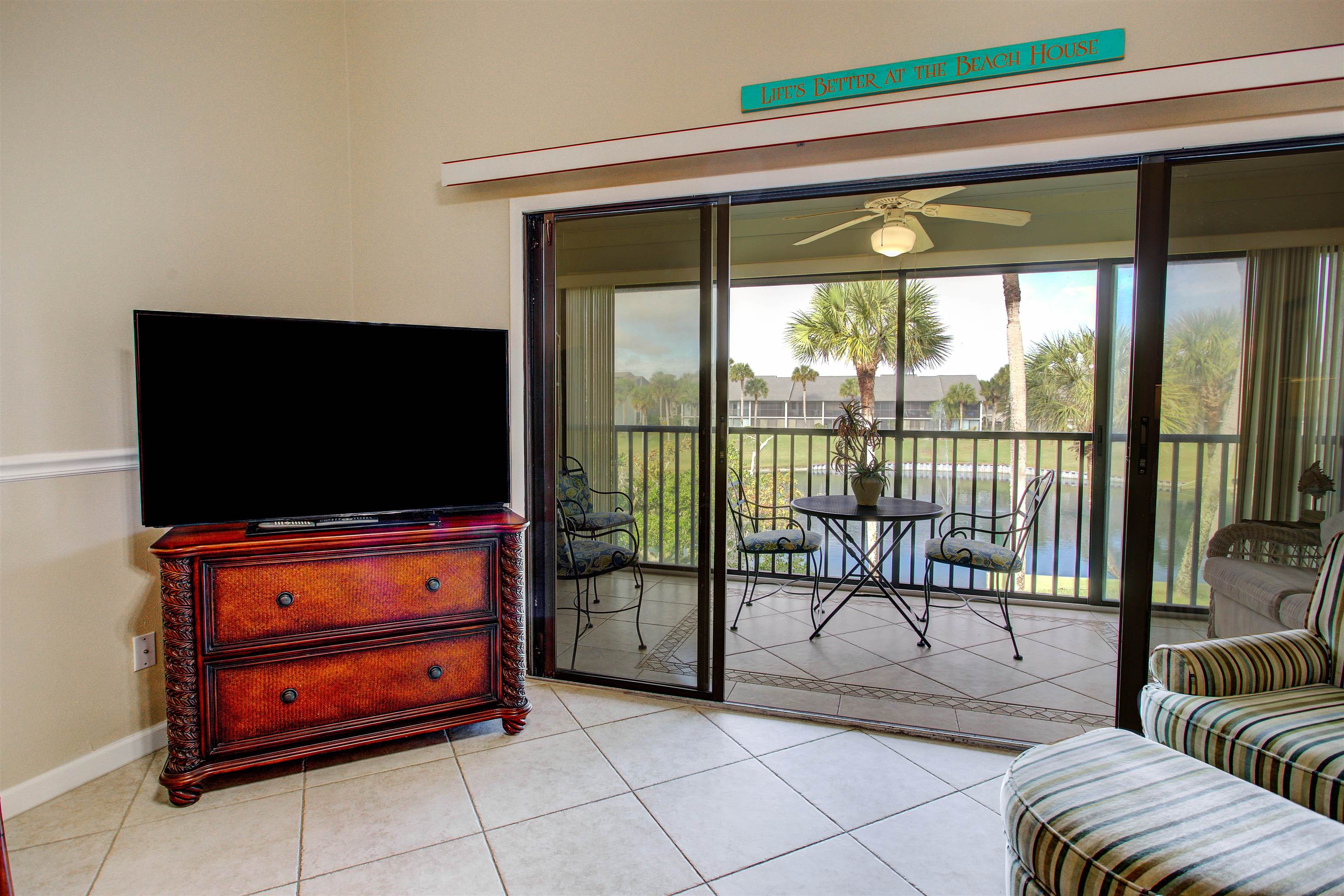 Image 15 of 50 For 27 Village Del Lago Cir