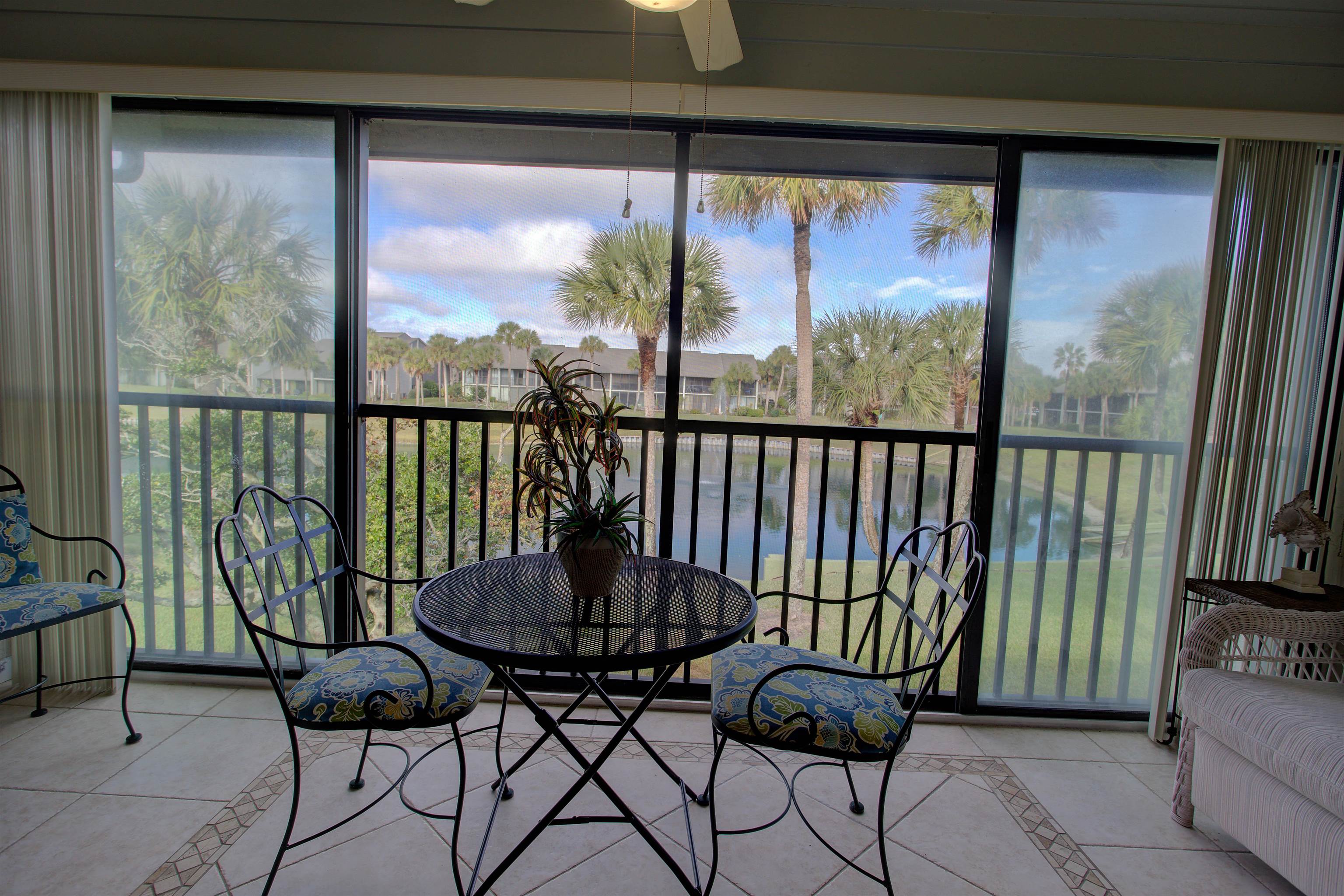 Image 18 of 50 For 27 Village Del Lago Cir