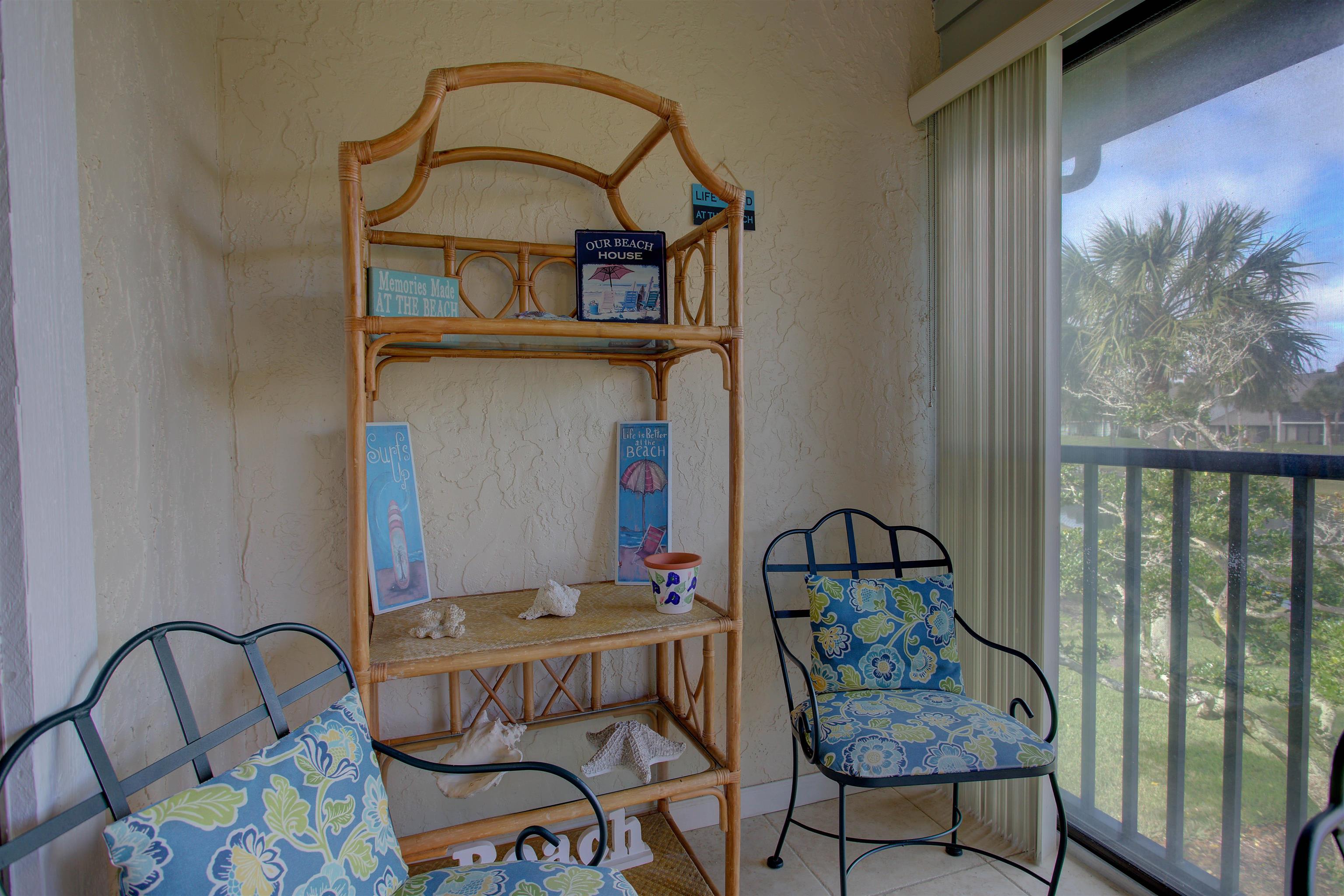 Image 20 of 50 For 27 Village Del Lago Cir