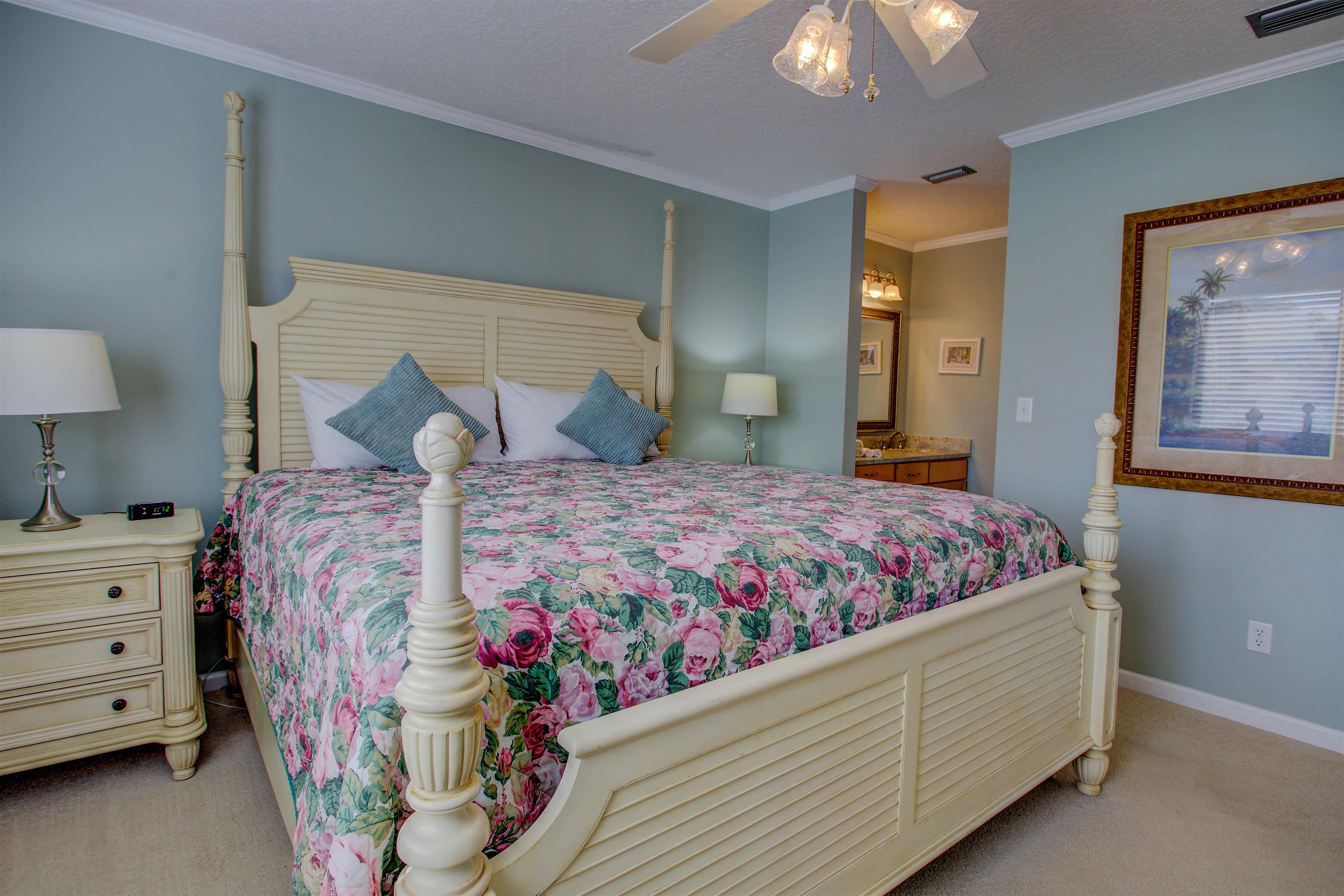 Image 23 of 50 For 27 Village Del Lago Cir