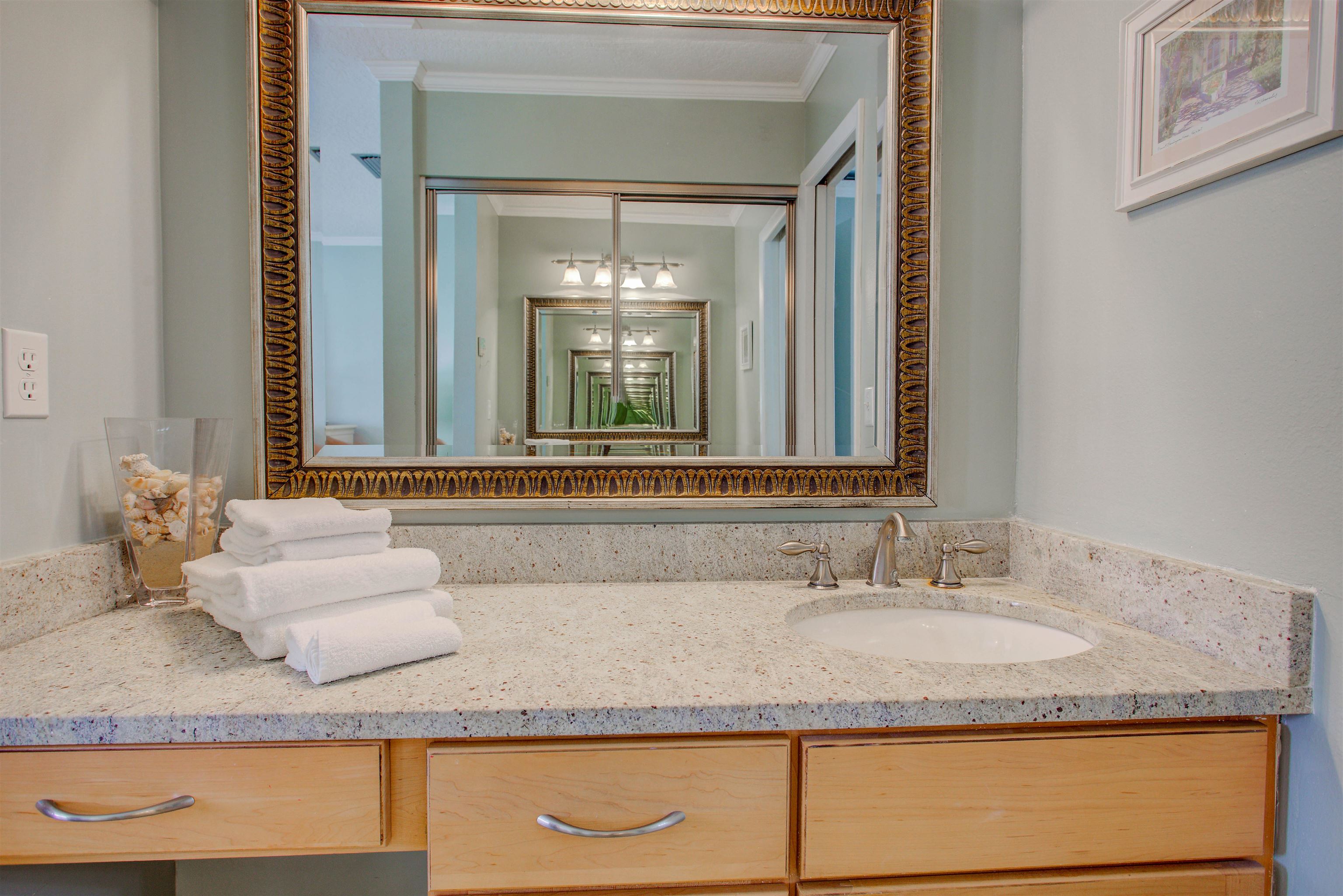 Image 28 of 50 For 27 Village Del Lago Cir