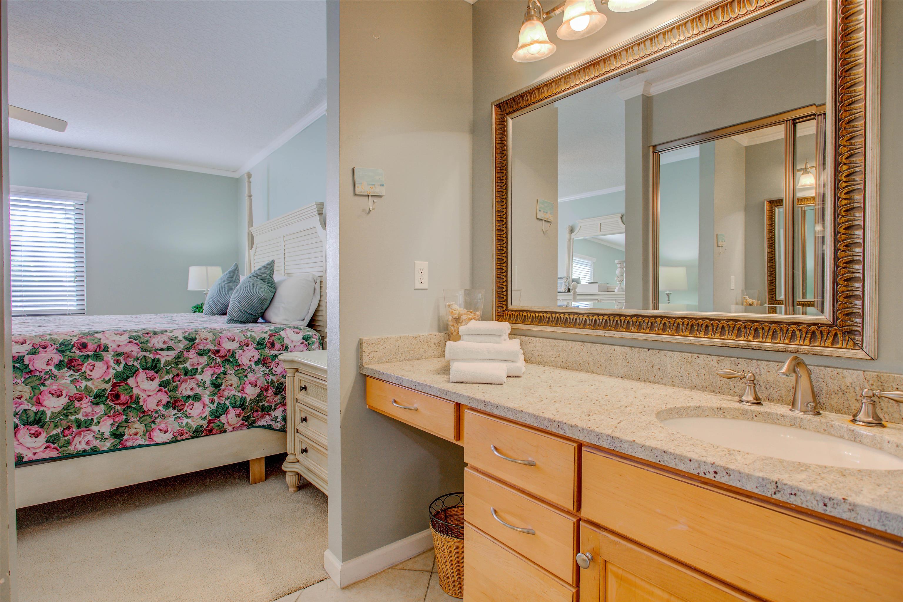 Image 29 of 50 For 27 Village Del Lago Cir