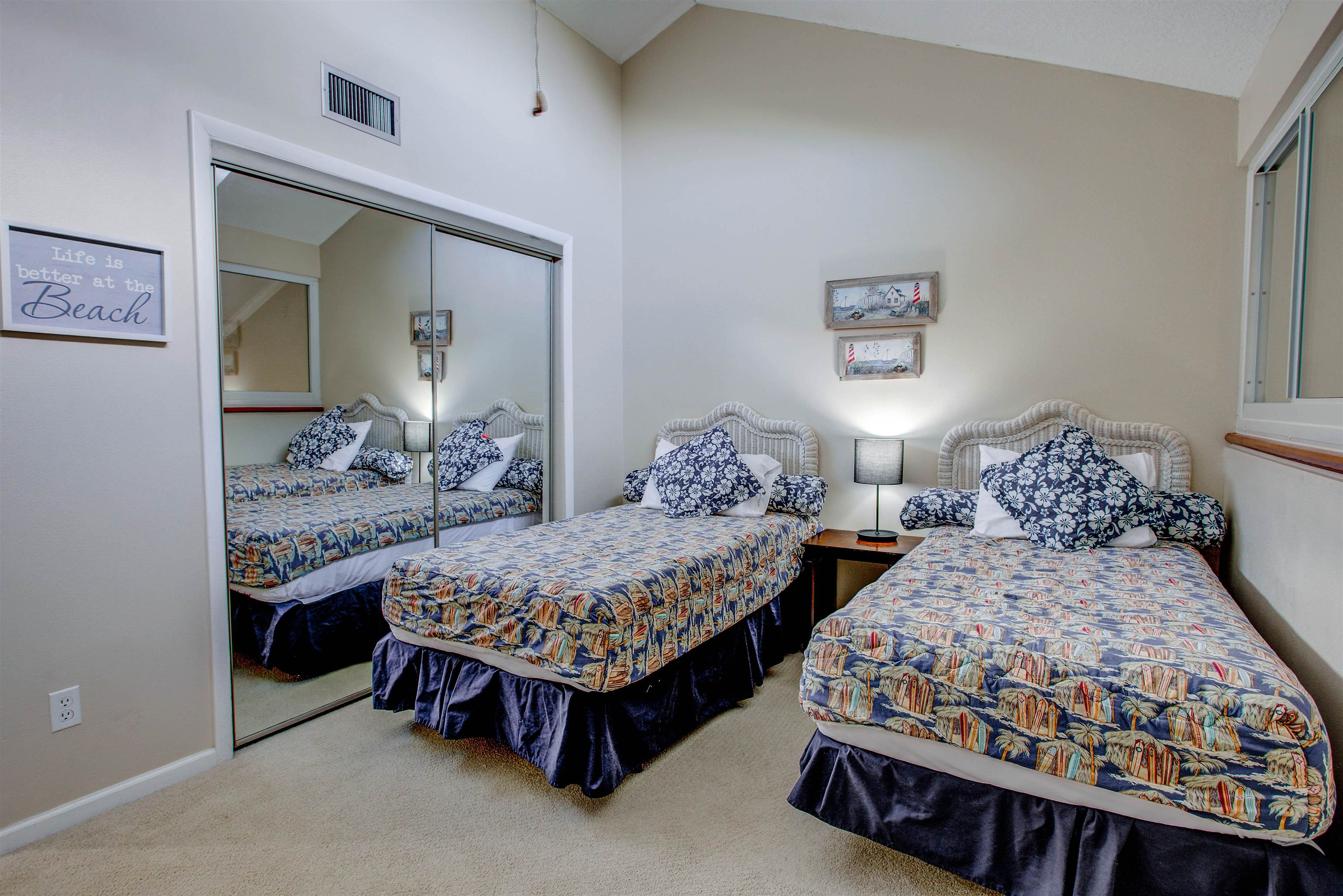 Image 36 of 50 For 27 Village Del Lago Cir