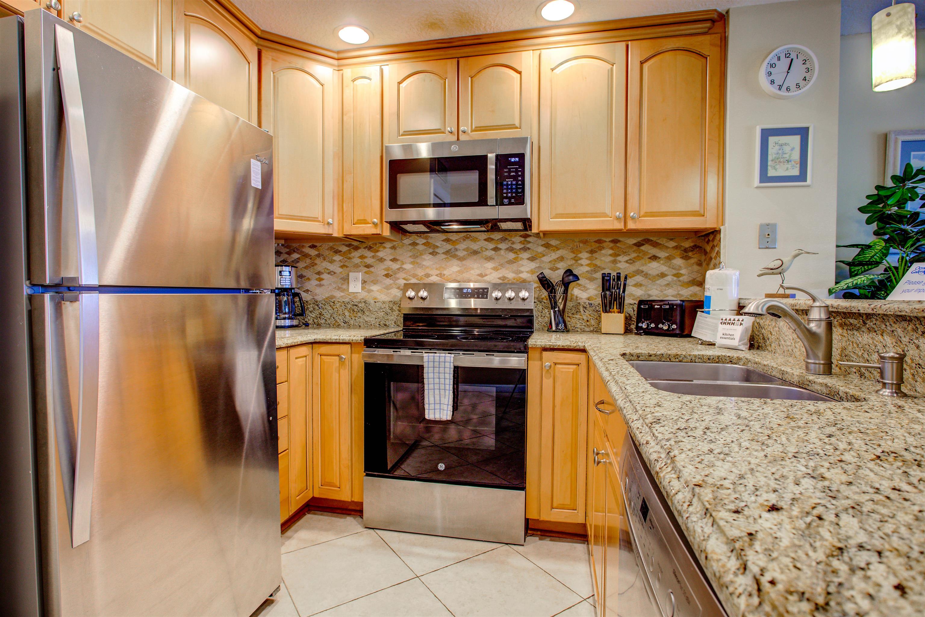 Image 5 of 50 For 27 Village Del Lago Cir