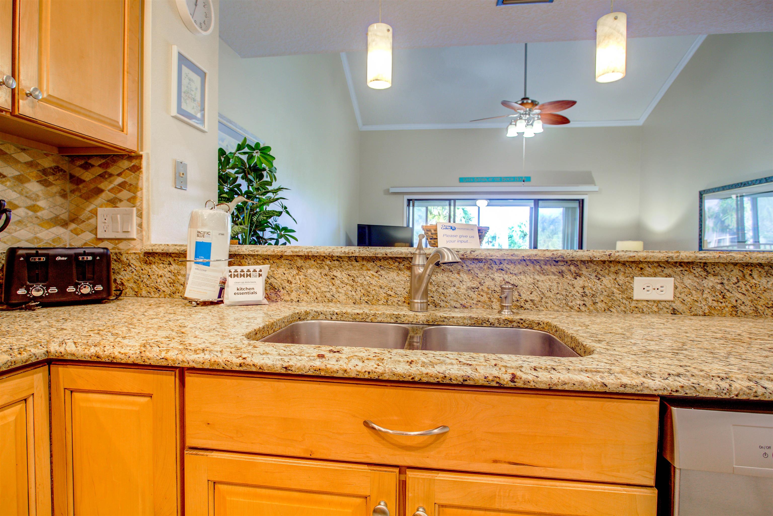 Image 7 of 50 For 27 Village Del Lago Cir