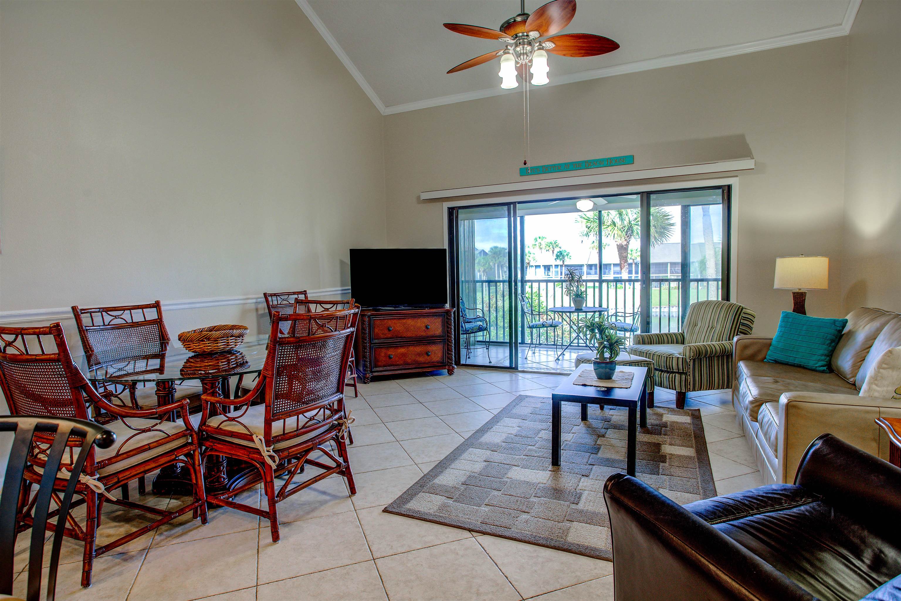 Image 8 of 50 For 27 Village Del Lago Cir