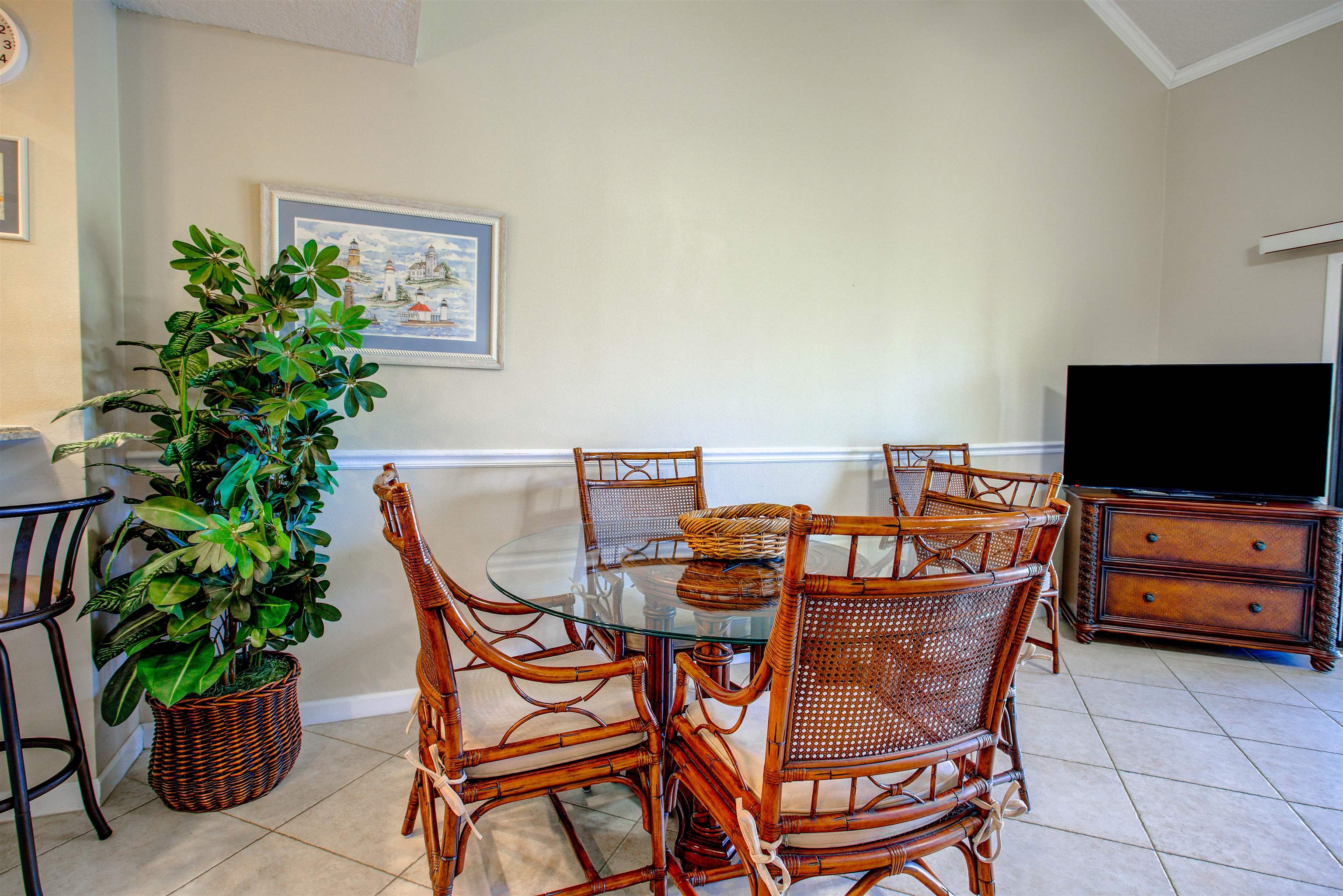 Image 9 of 50 For 27 Village Del Lago Cir