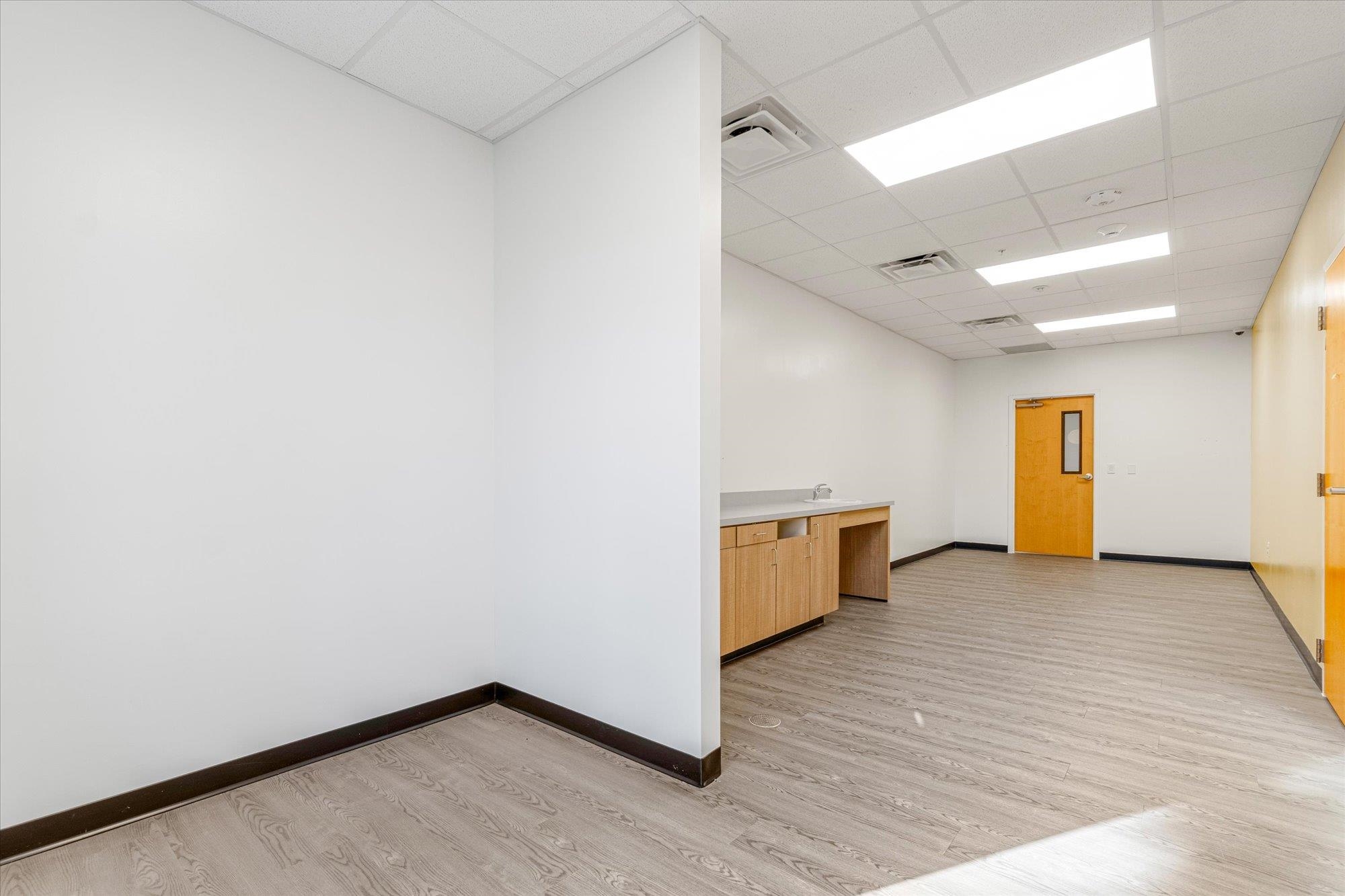 Image 11 of 65 For 481 Shores Blvd.