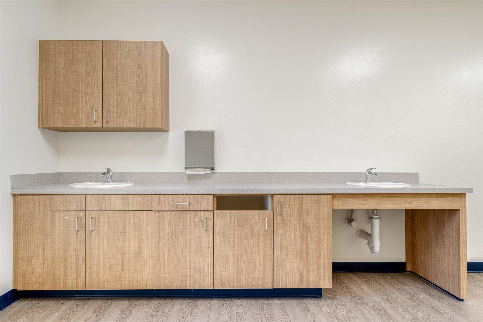 Image 12 of 65 For 481 Shores Blvd.