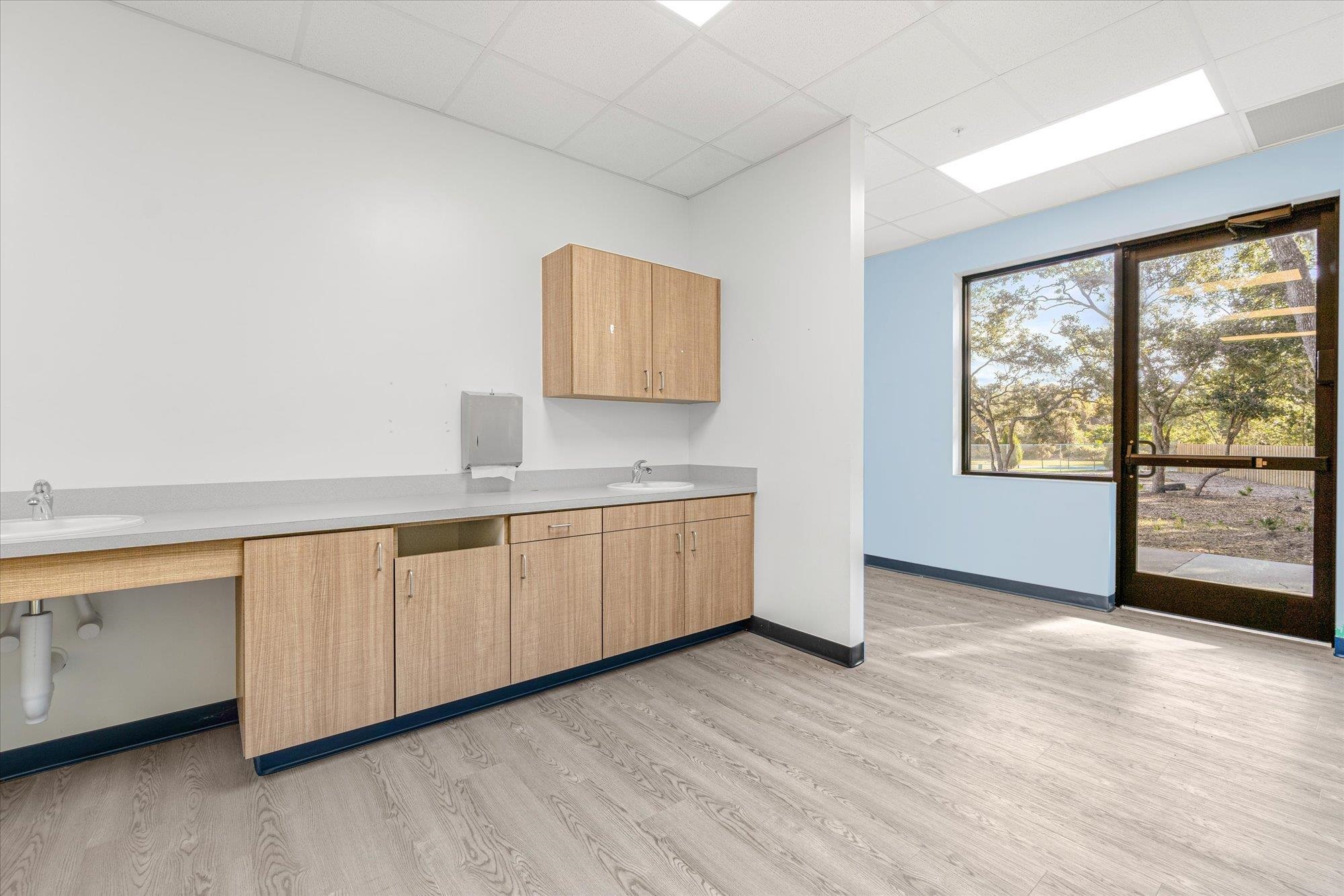 Image 14 of 65 For 481 Shores Blvd.