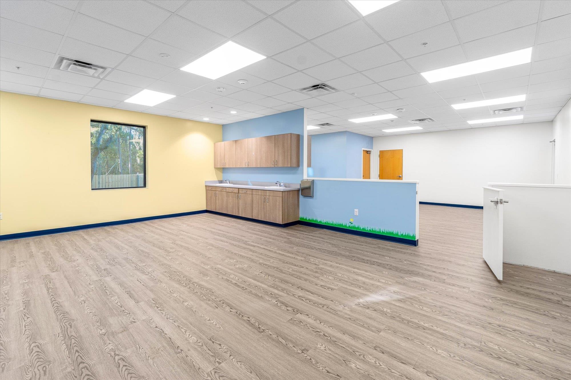 Image 18 of 65 For 481 Shores Blvd.