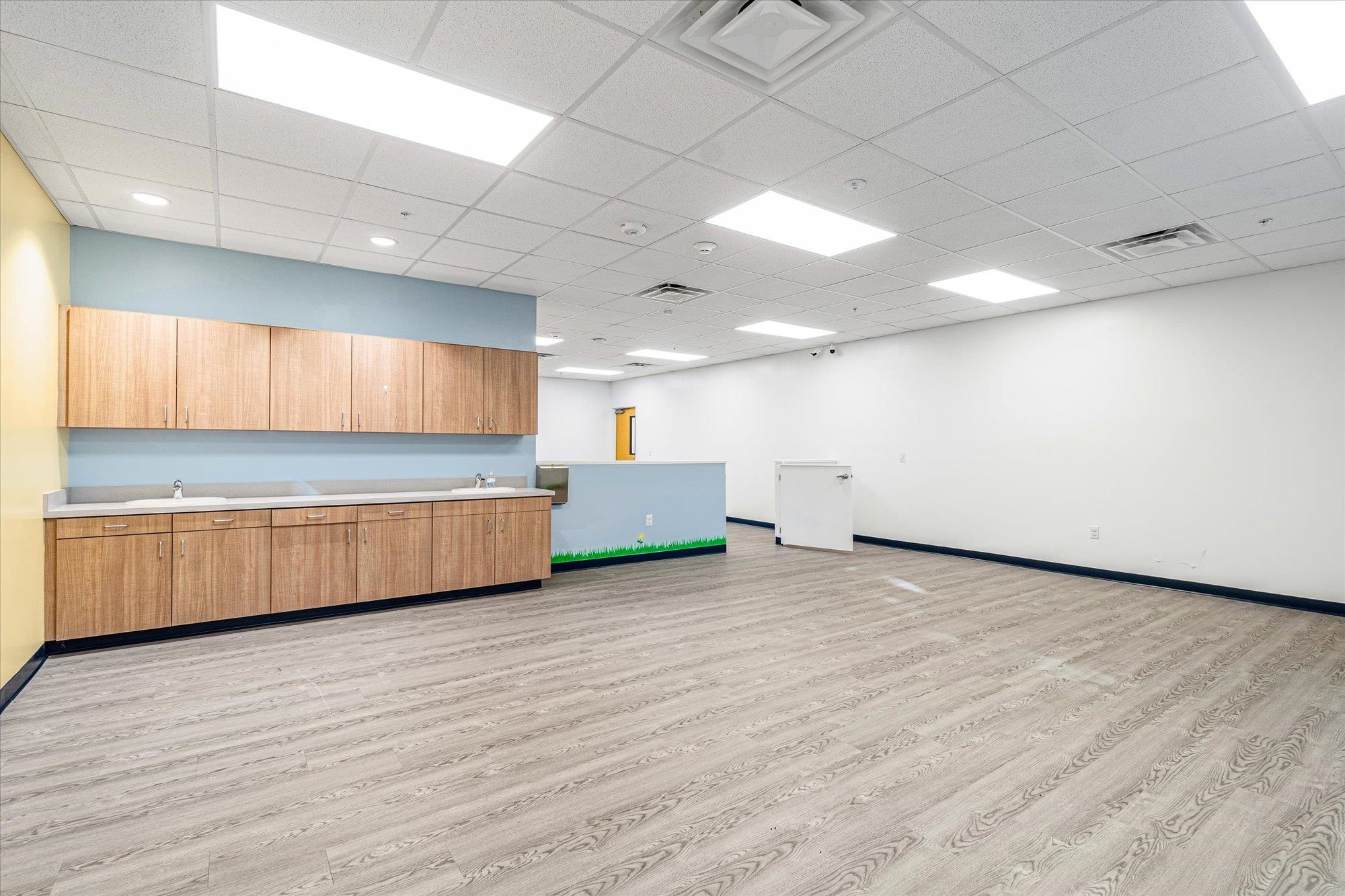 Image 19 of 65 For 481 Shores Blvd.