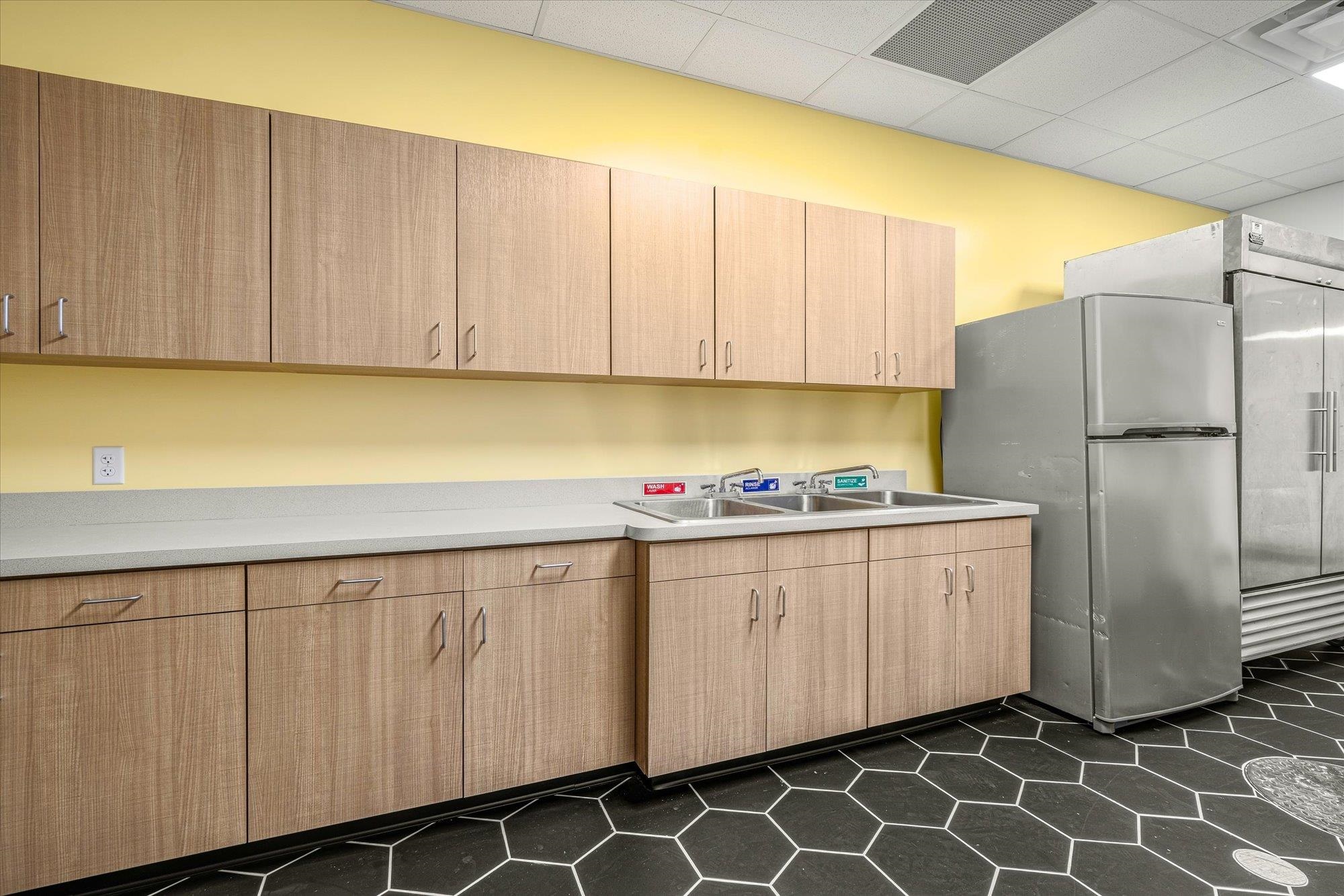 Image 25 of 65 For 481 Shores Blvd.