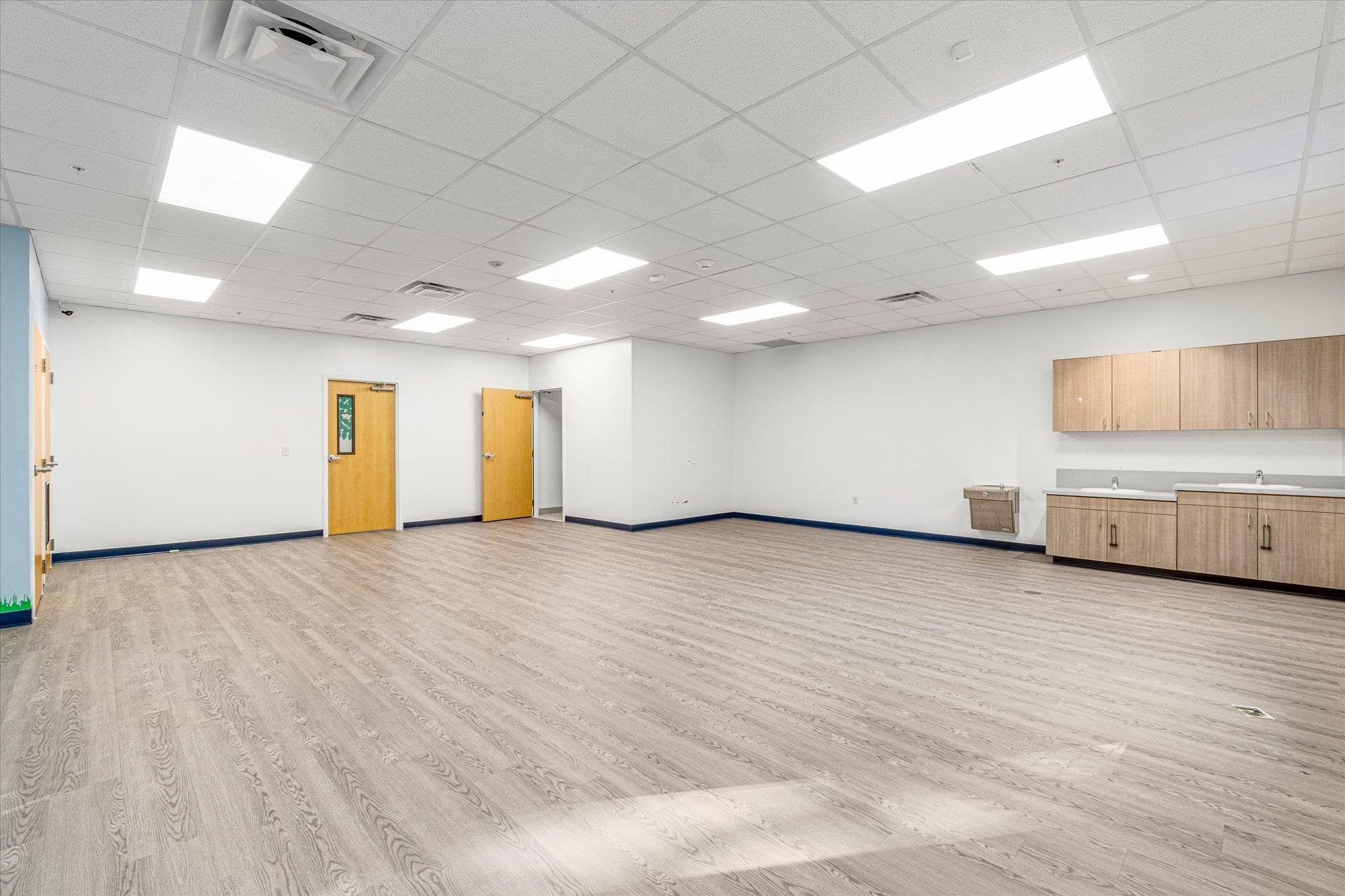 Image 32 of 65 For 481 Shores Blvd.