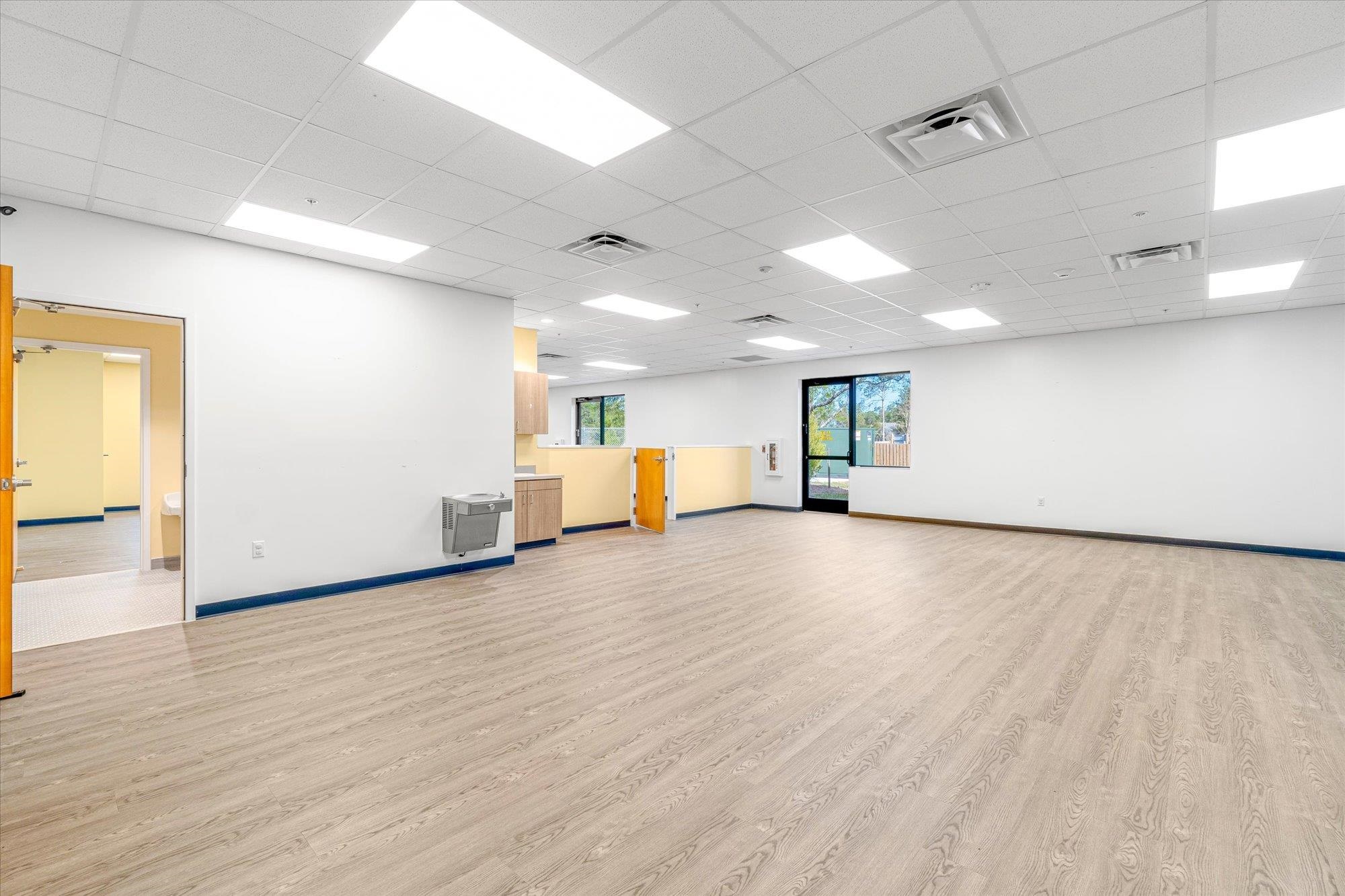 Image 37 of 65 For 481 Shores Blvd.