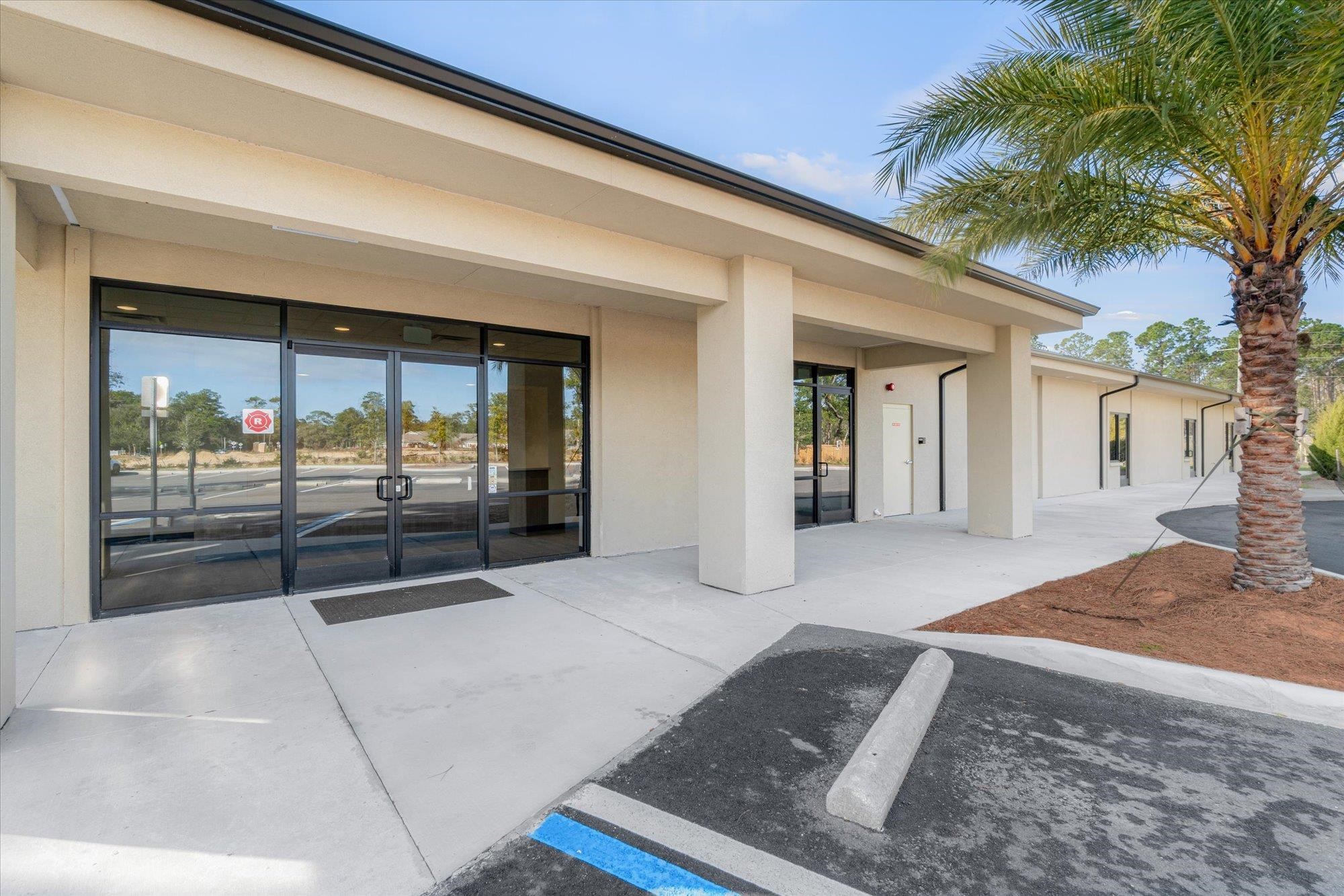 Image 4 of 65 For 481 Shores Blvd.