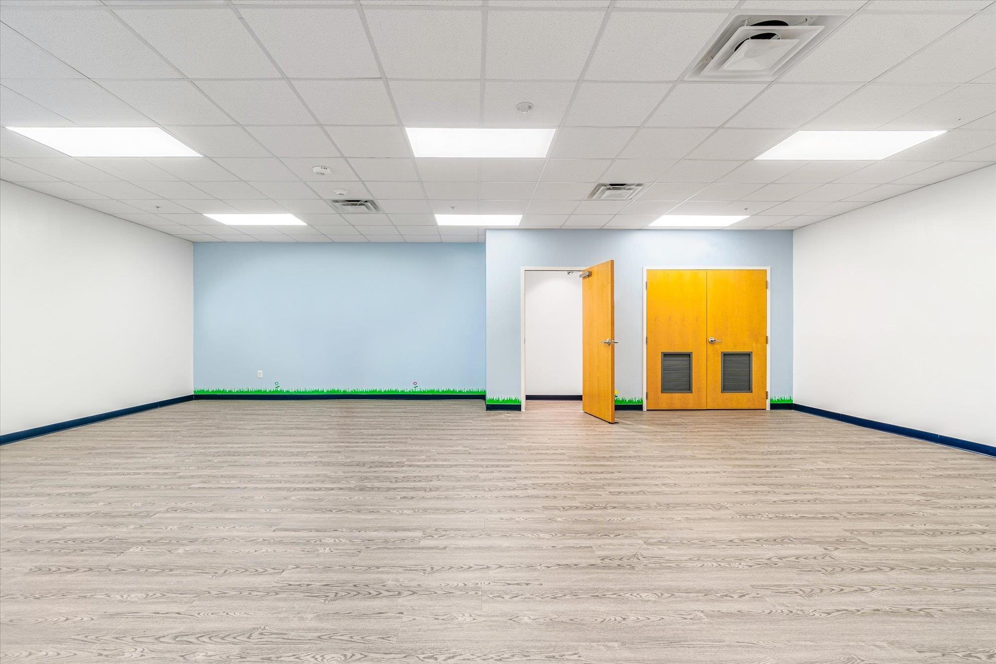 Image 40 of 65 For 481 Shores Blvd.