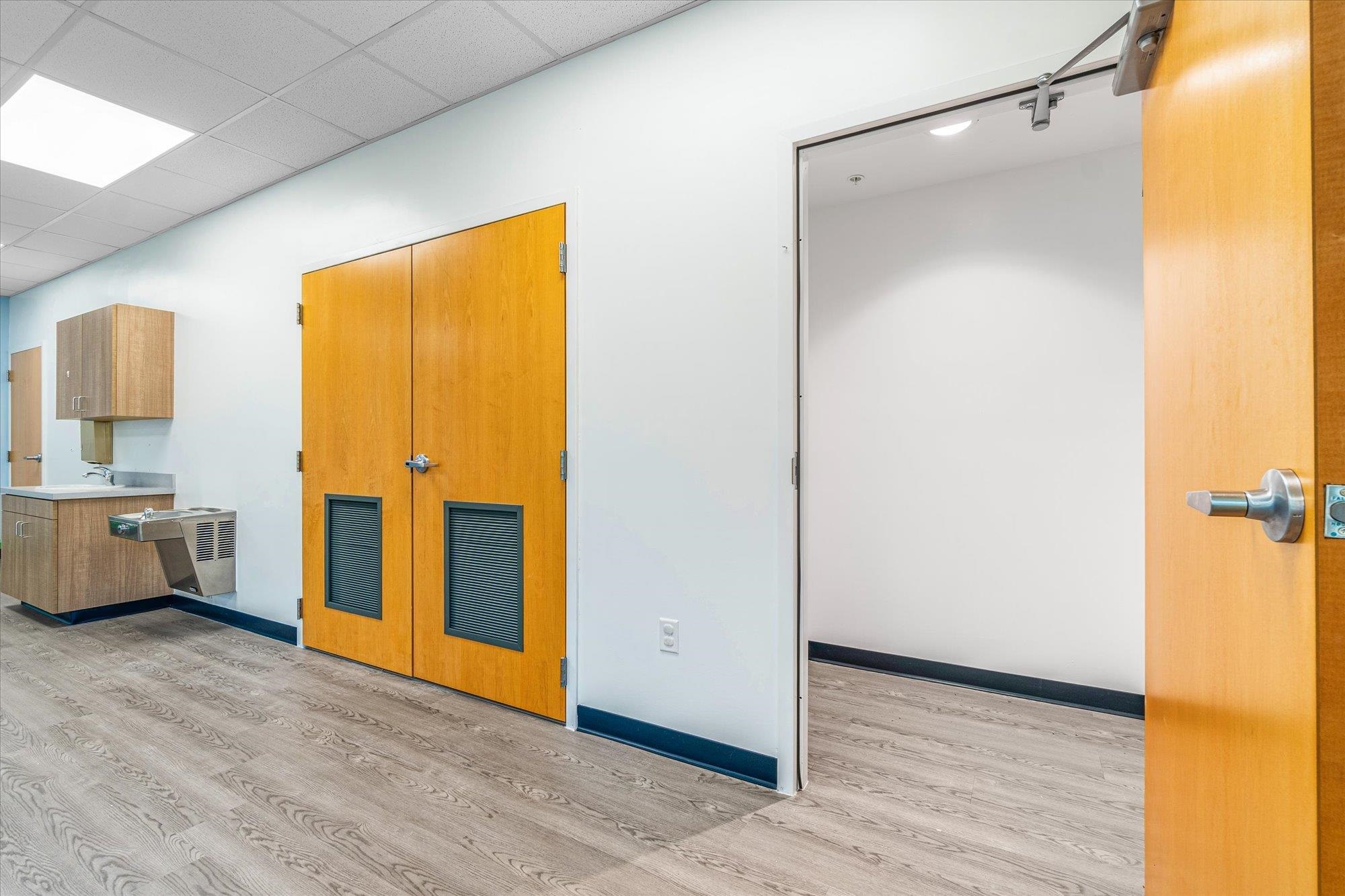 Image 46 of 65 For 481 Shores Blvd.