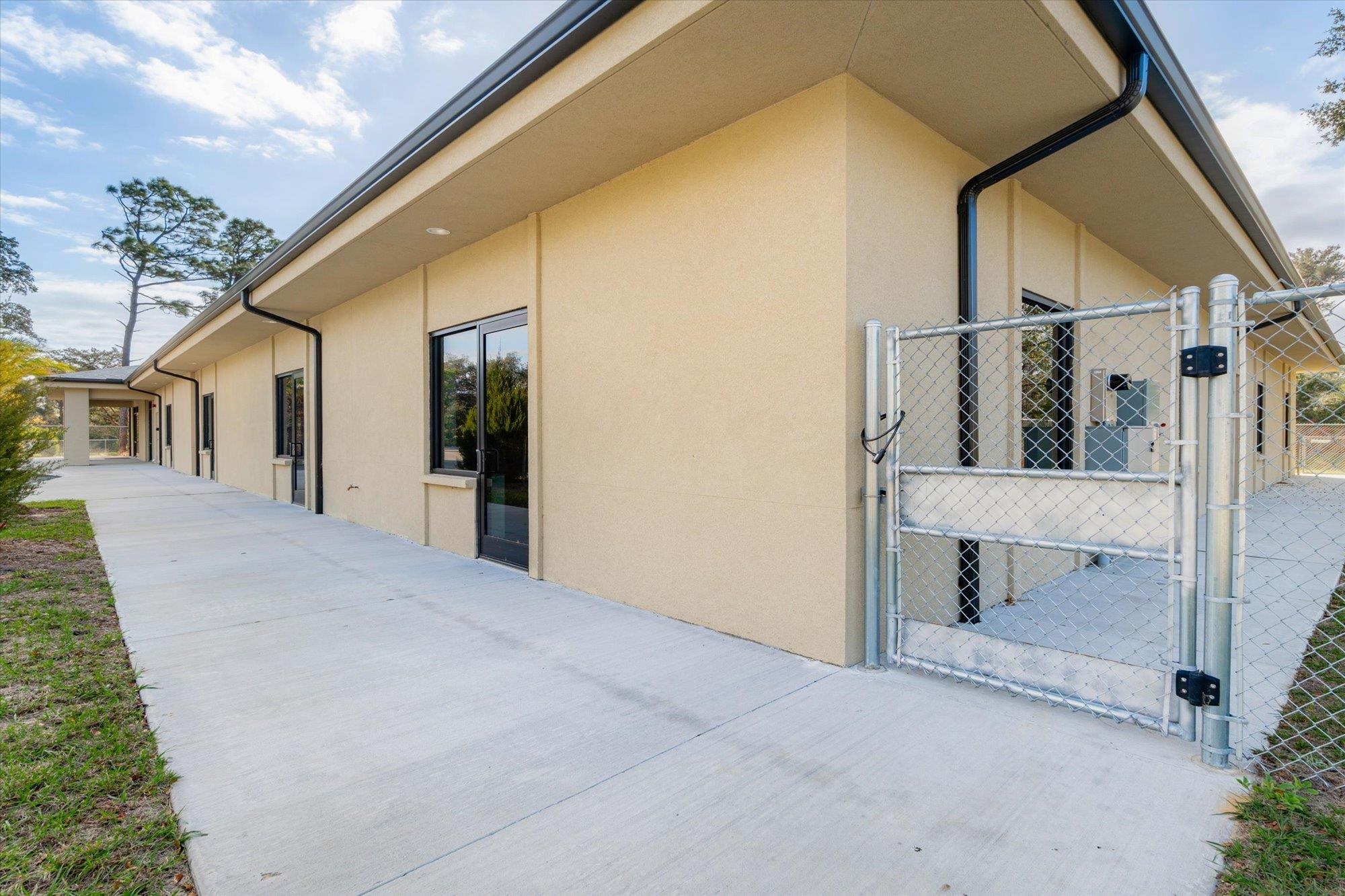 Image 51 of 65 For 481 Shores Blvd.