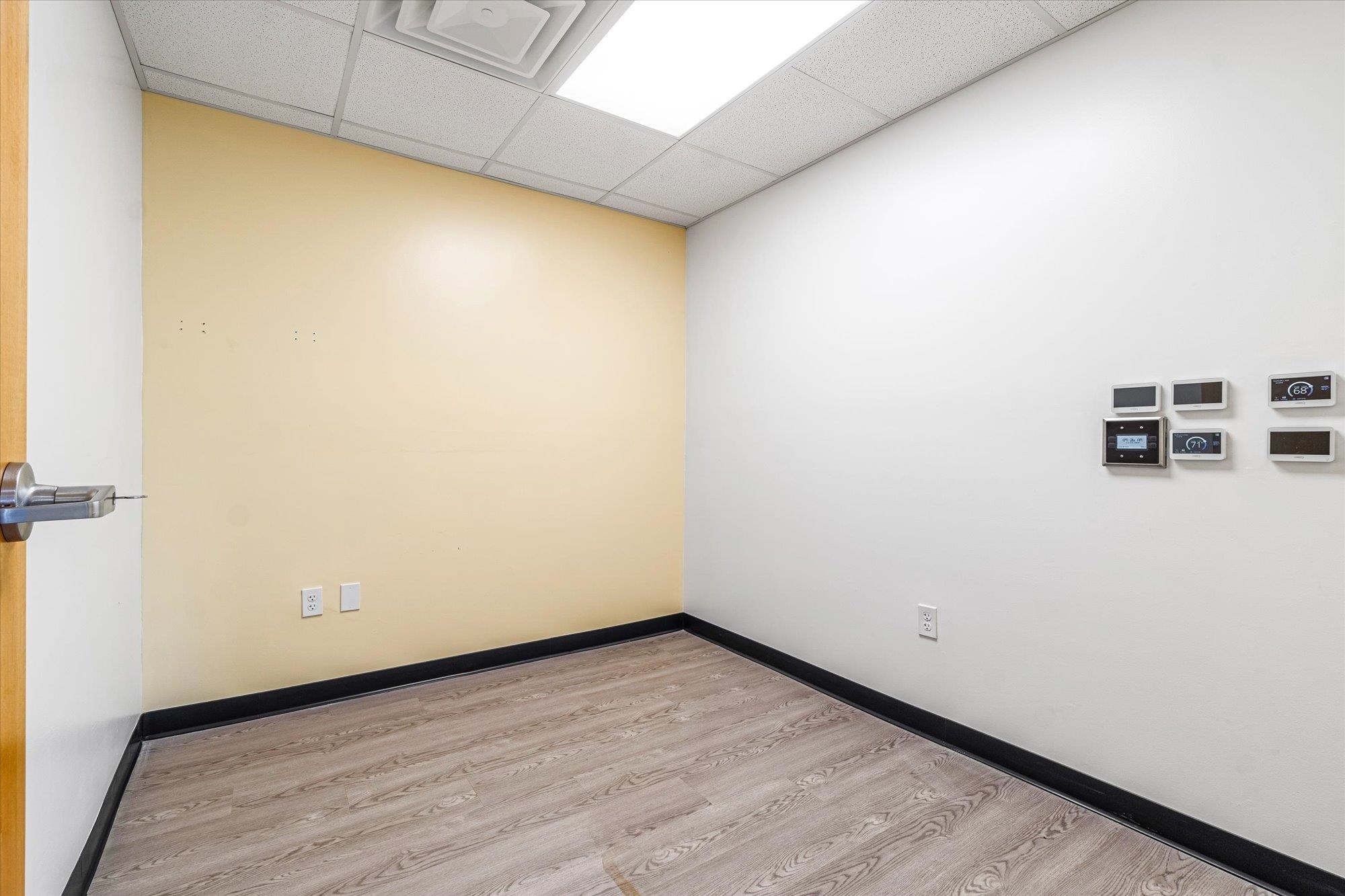 Image 8 of 65 For 481 Shores Blvd.