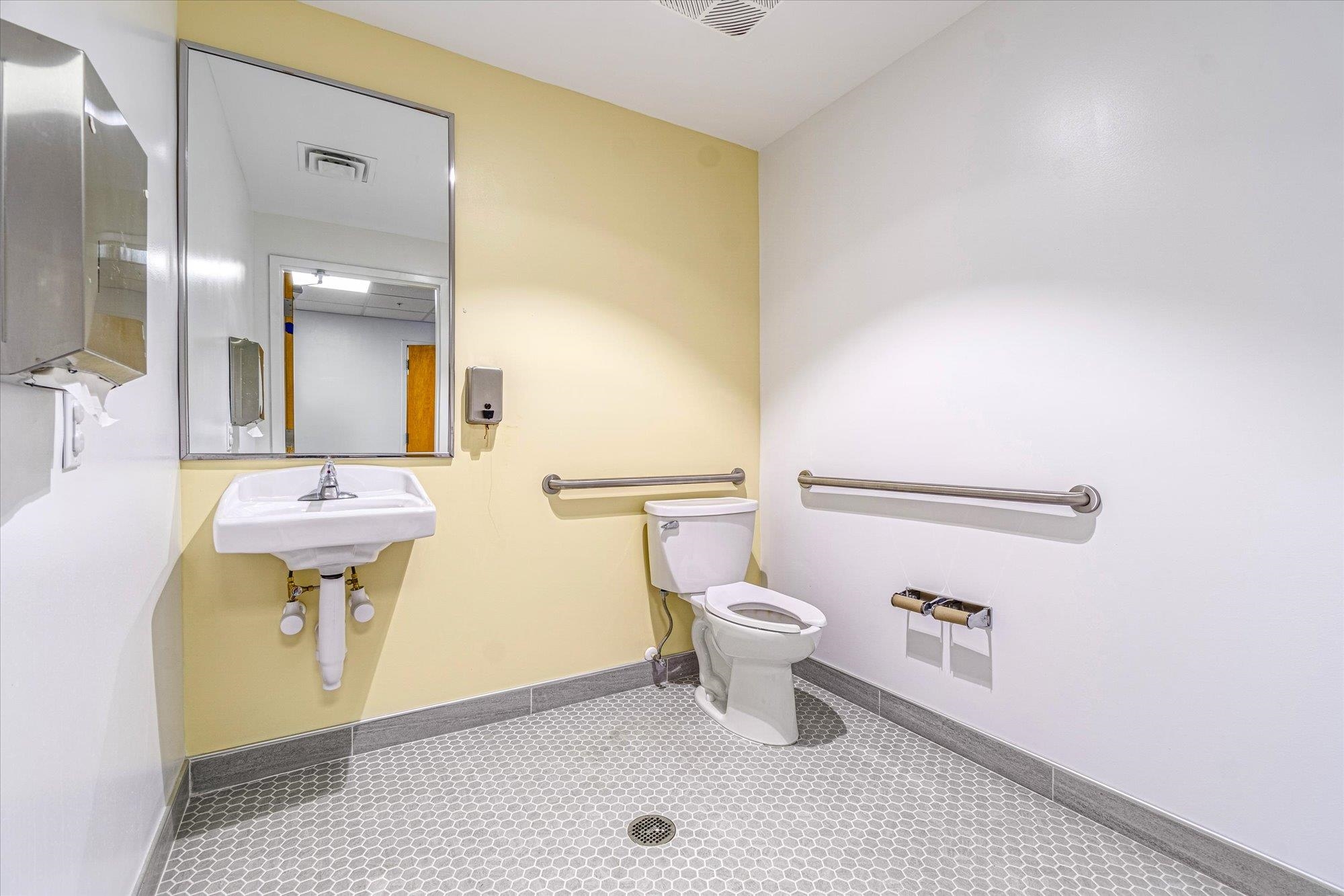 Image 9 of 65 For 481 Shores Blvd.