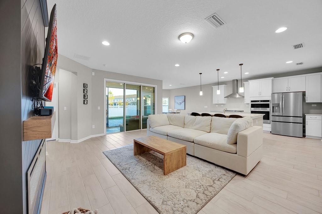 Image 4 of 52 For 161 Goldcrest Way