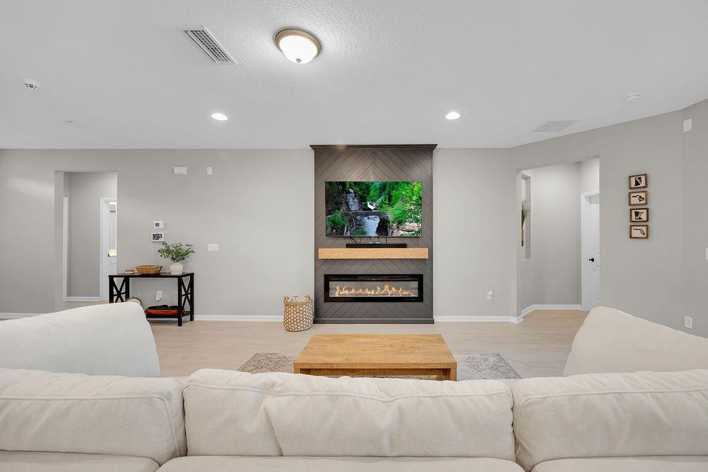 Image 5 of 52 For 161 Goldcrest Way