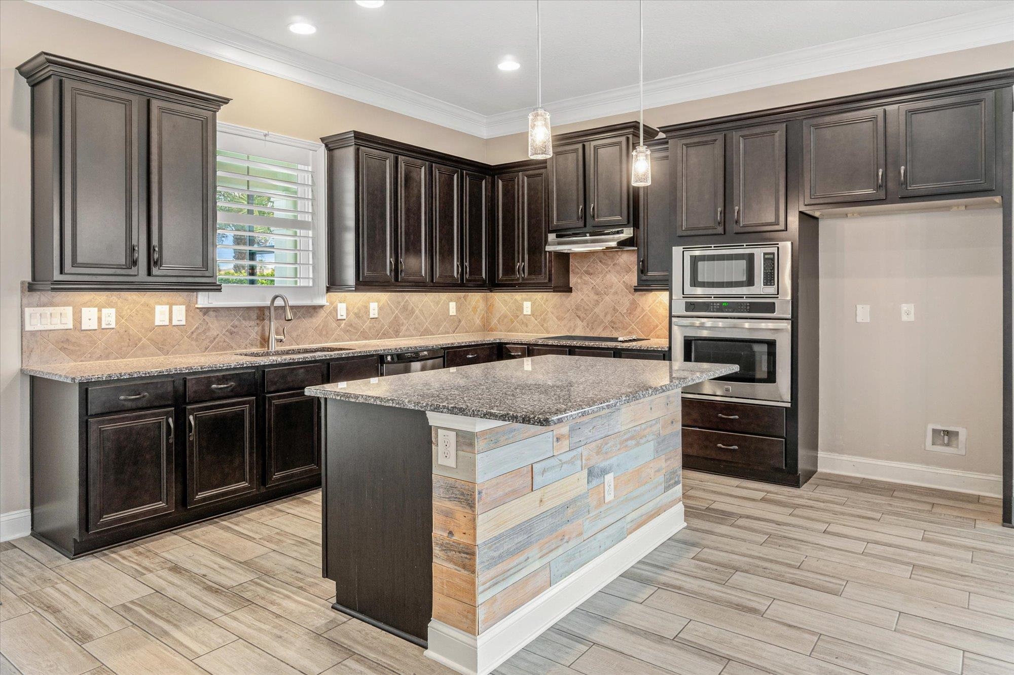 Image 6 of 64 For 20 Sunrise Cir