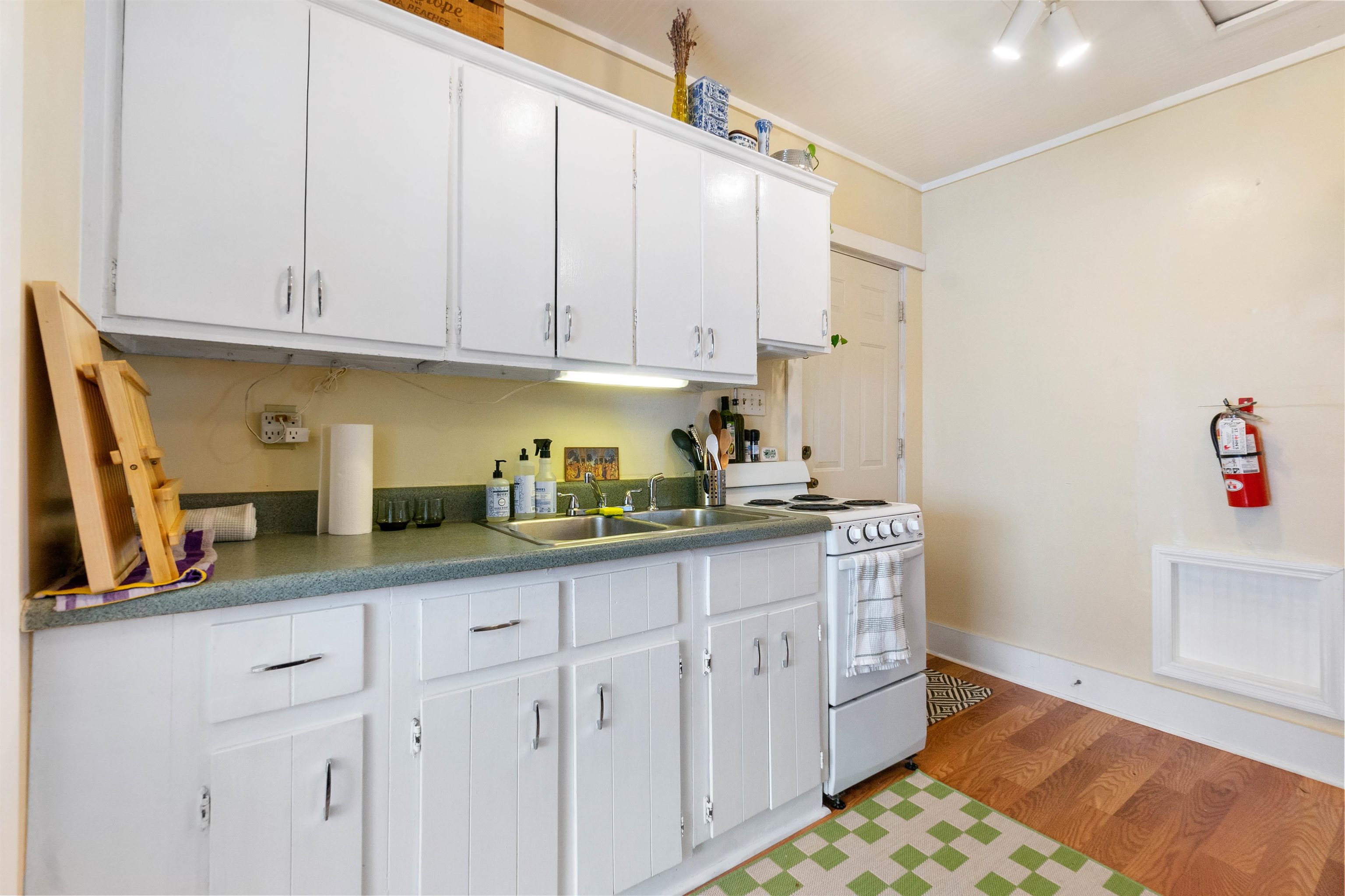 Image 14 of 70 For 18 Arenta Street