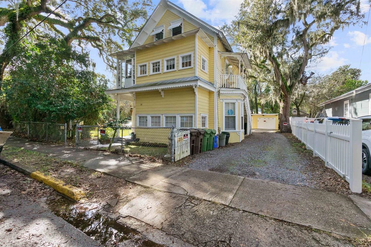 Image 3 of 70 For 18 Arenta Street