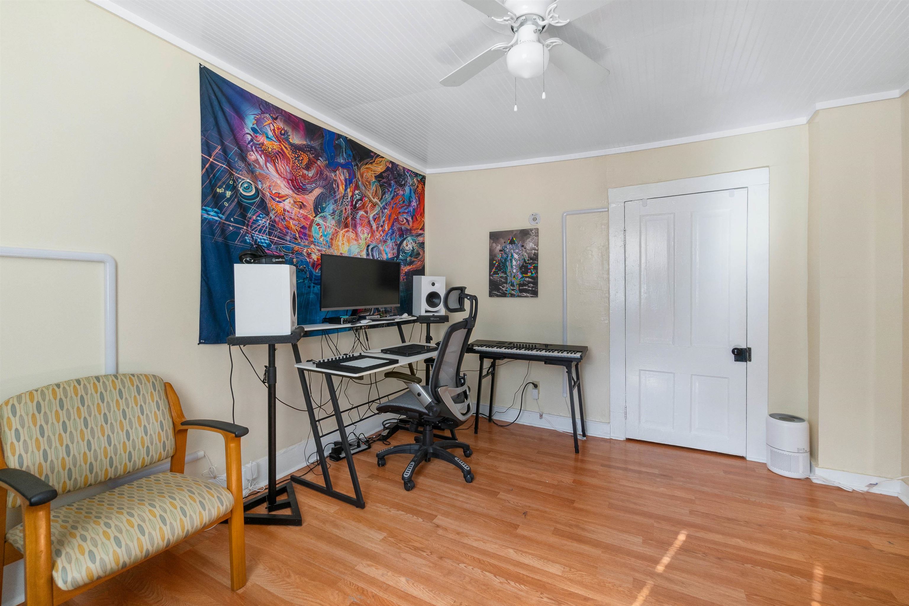 Image 33 of 70 For 18 Arenta Street