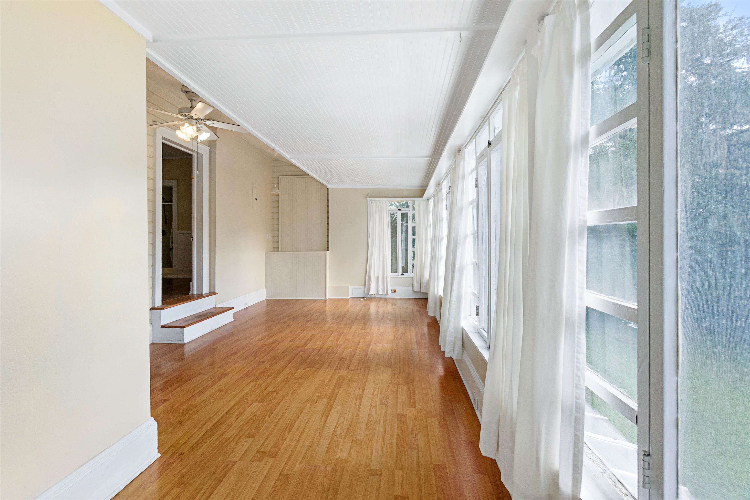 Image 36 of 70 For 18 Arenta Street