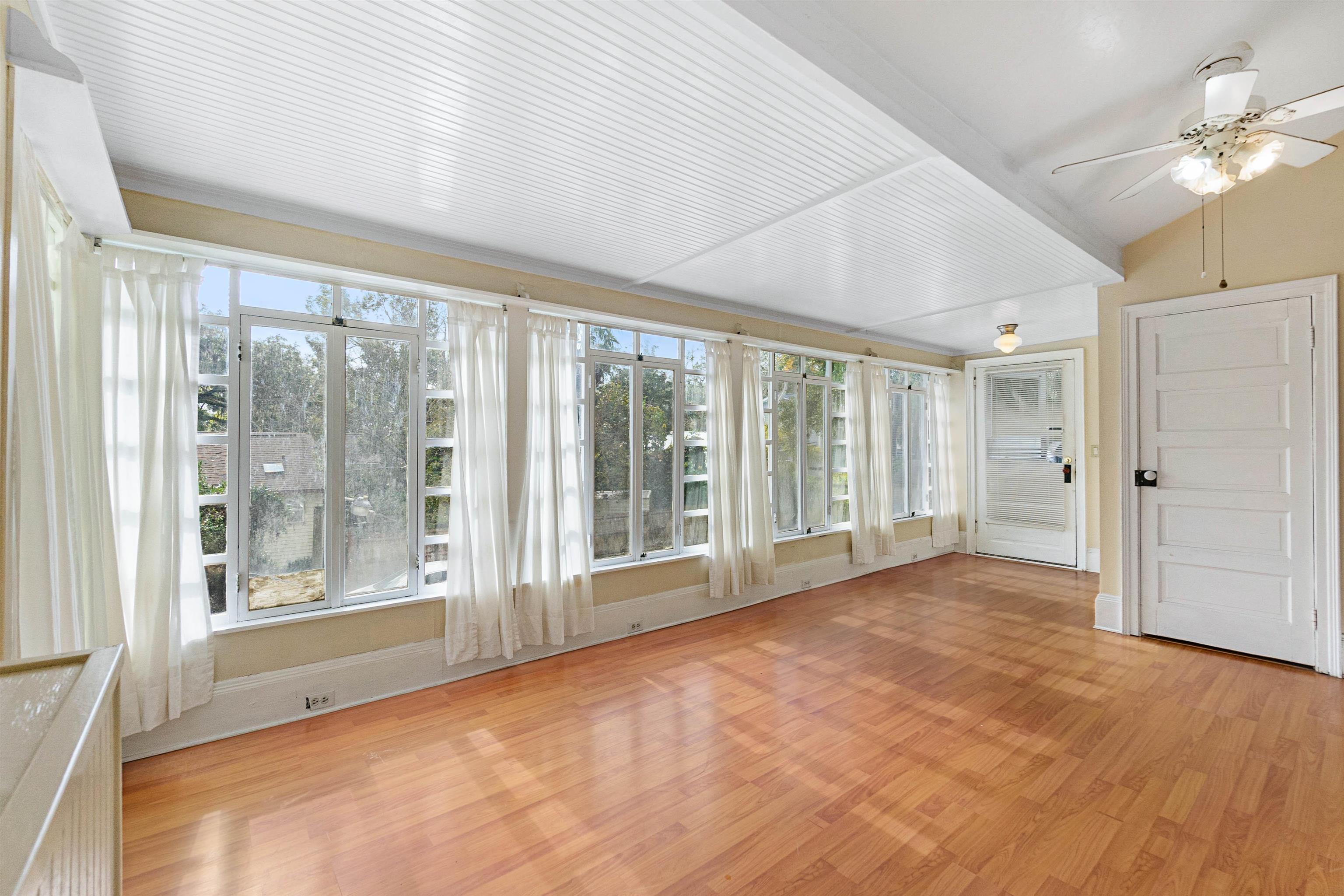 Image 39 of 70 For 18 Arenta Street