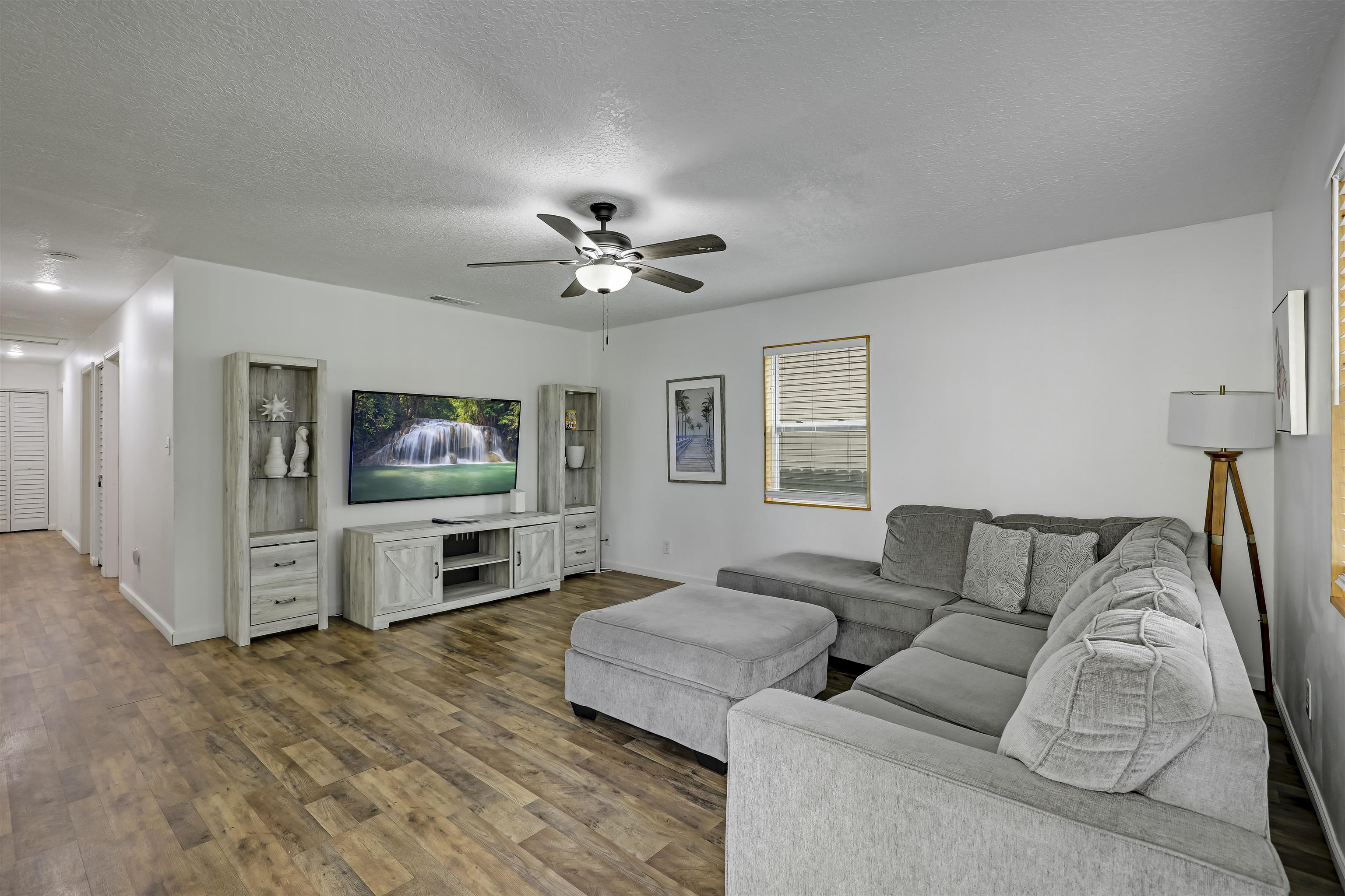 Image 11 of 52 For 237 Riberia St