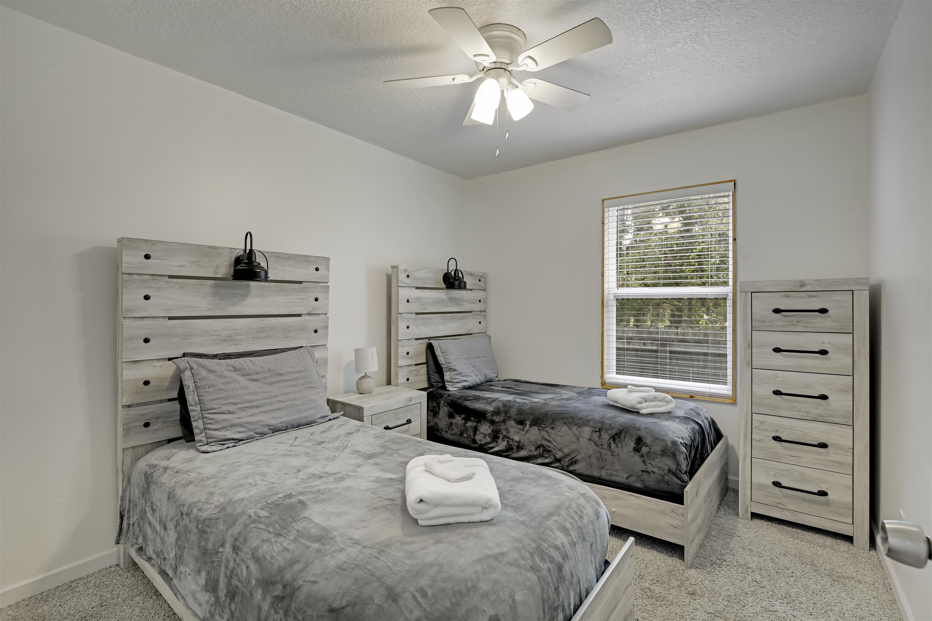 Image 24 of 52 For 237 Riberia St