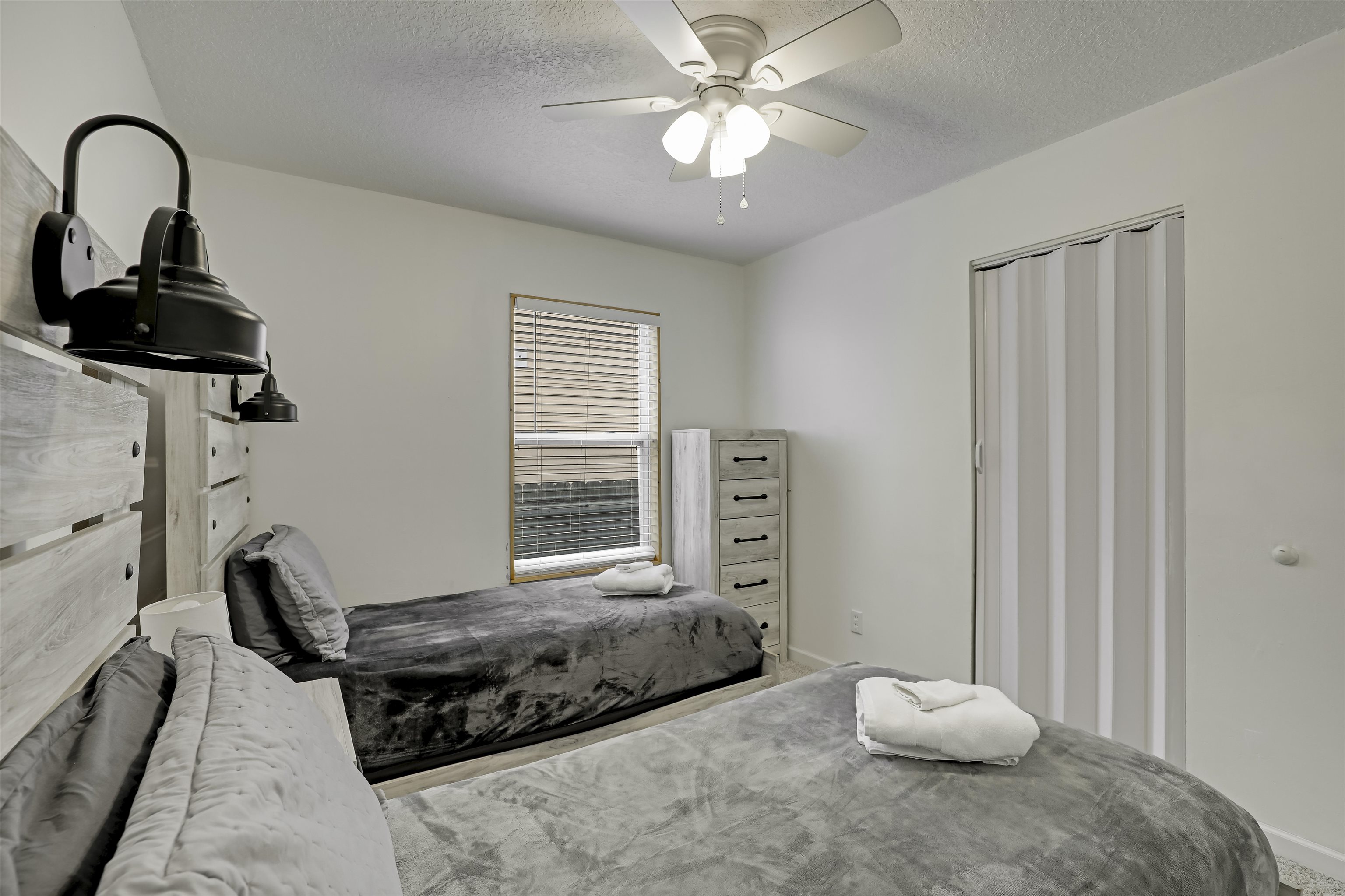 Image 25 of 52 For 237 Riberia St