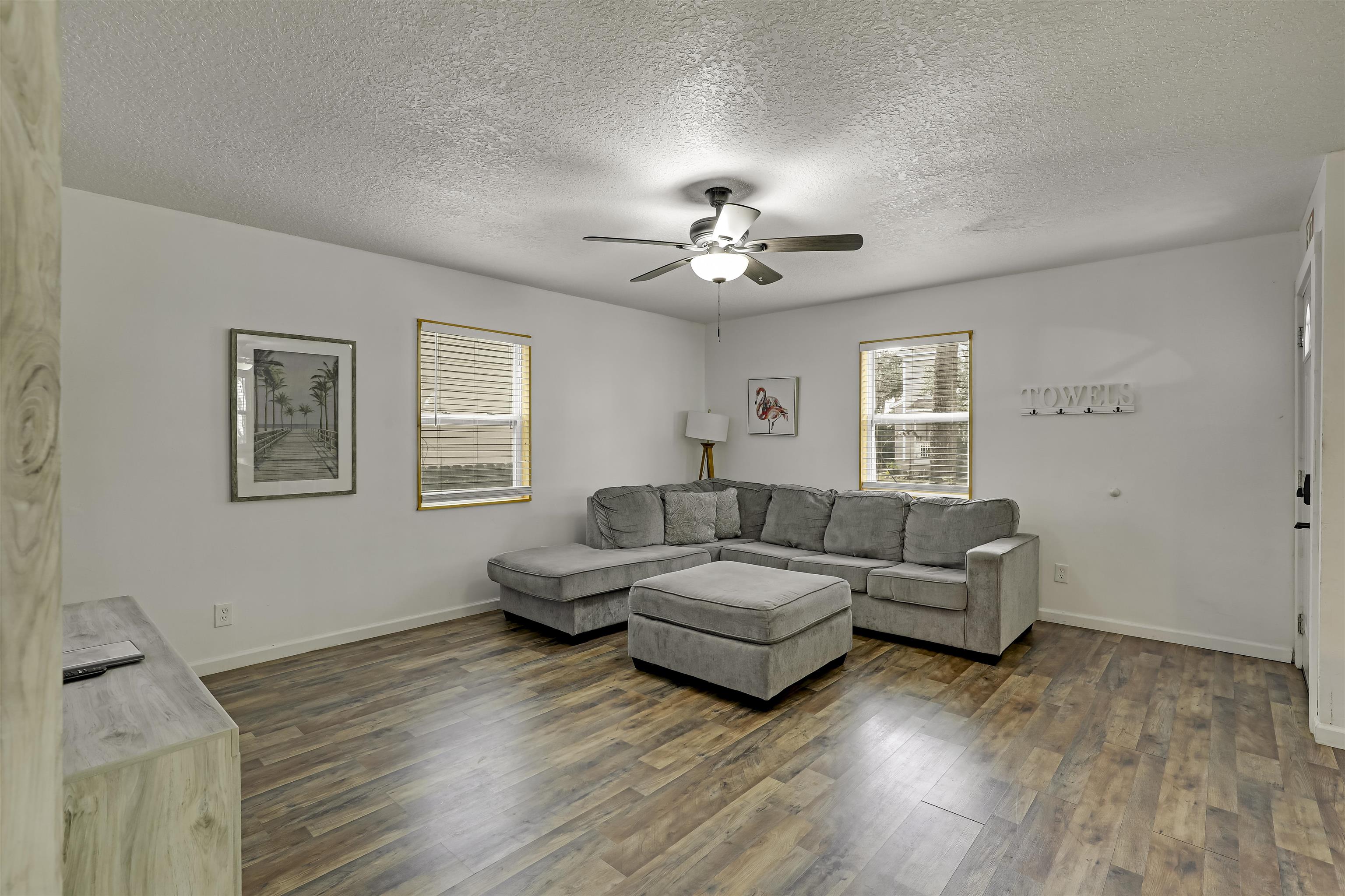 Image 3 of 52 For 237 Riberia St