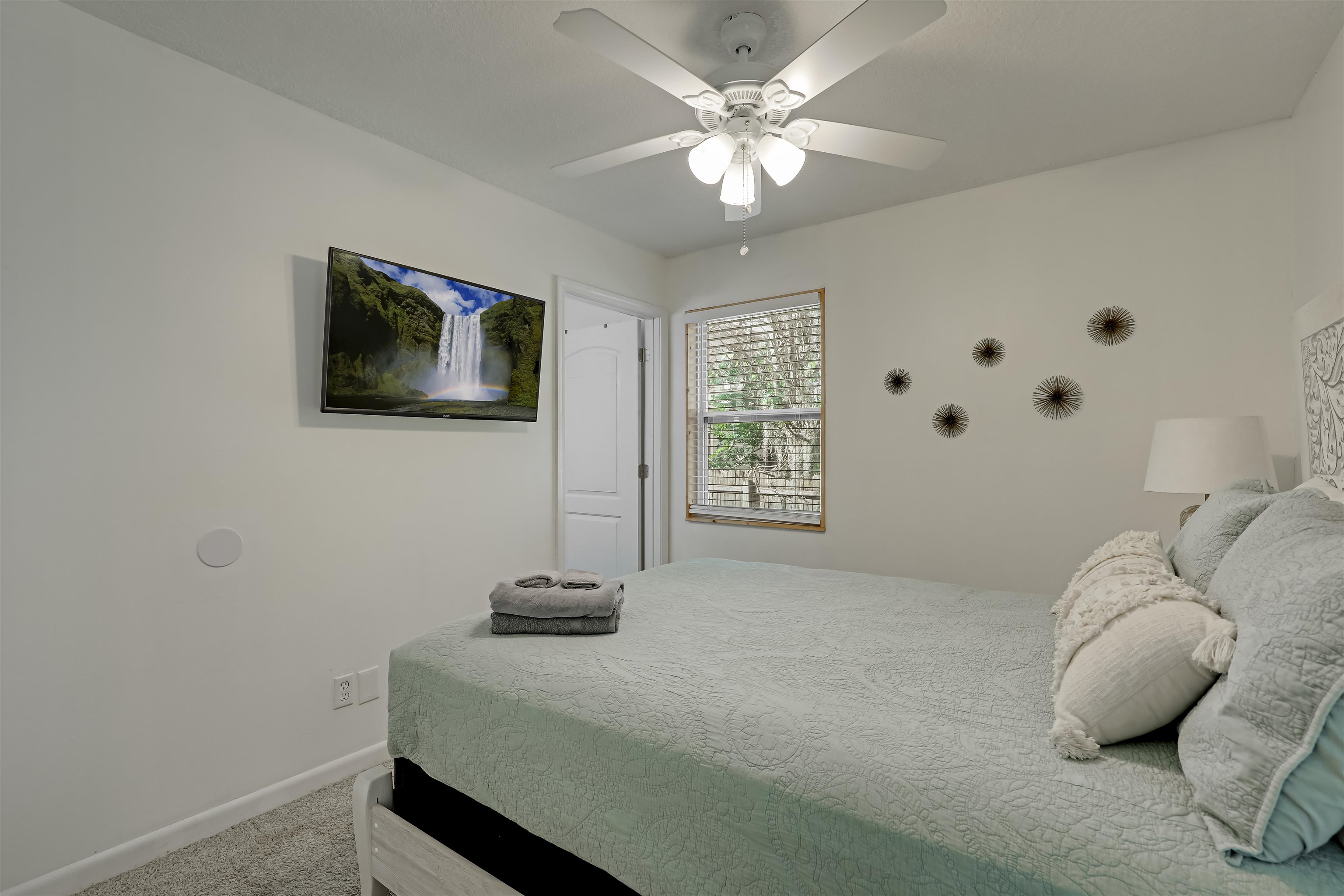 Image 30 of 52 For 237 Riberia St