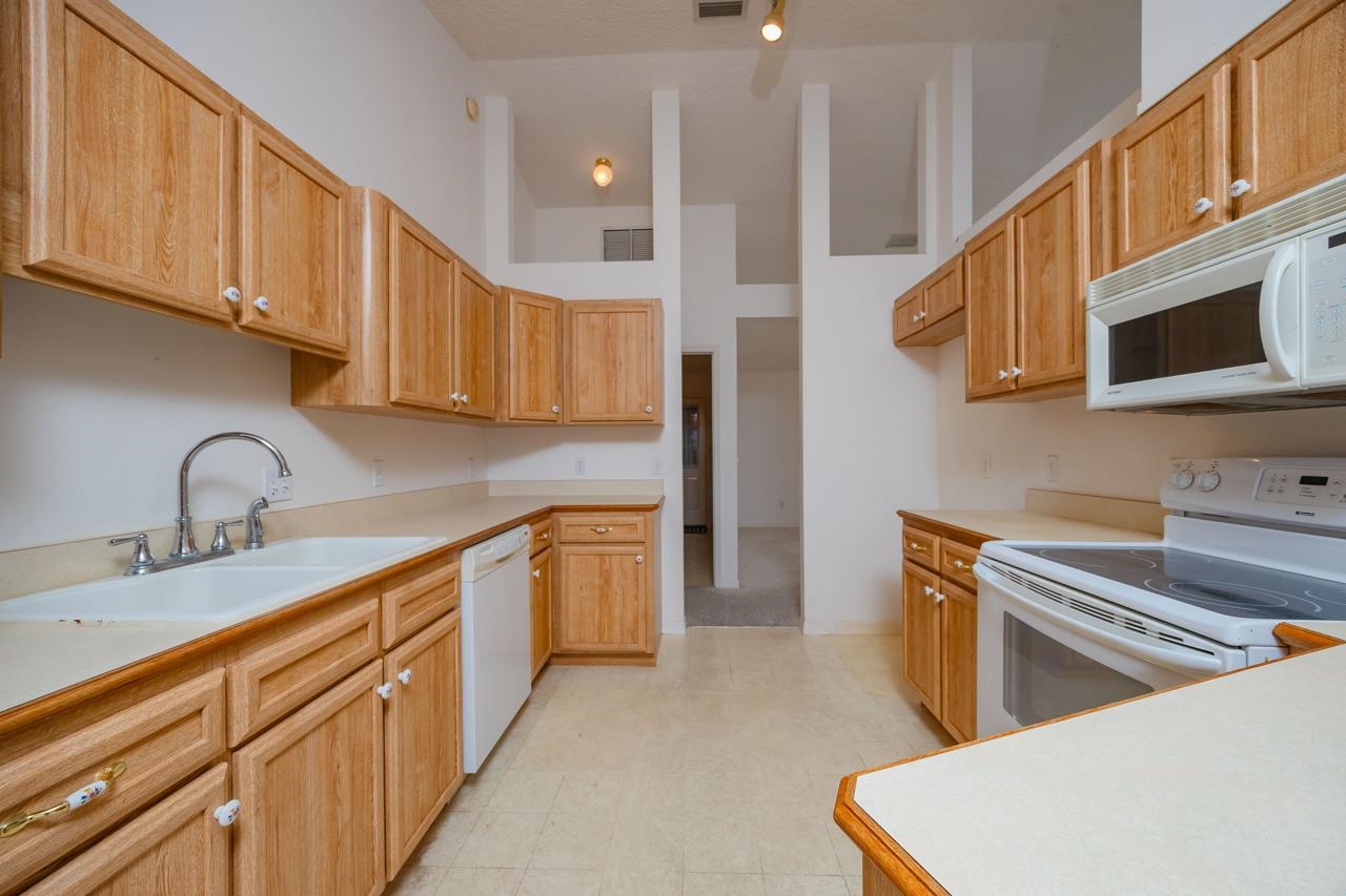 Image 12 of 35 For 137 Captains Pointe Cir