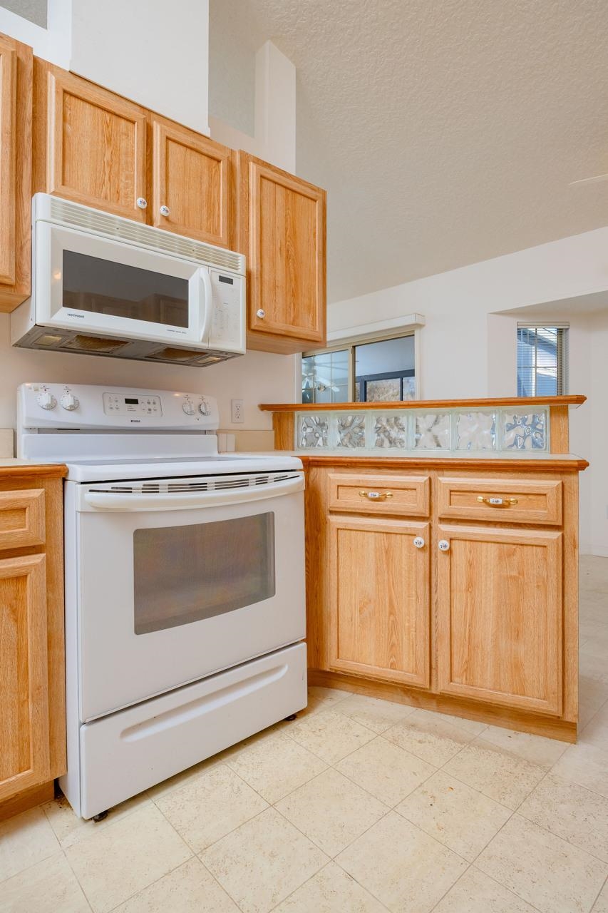 Image 14 of 35 For 137 Captains Pointe Cir